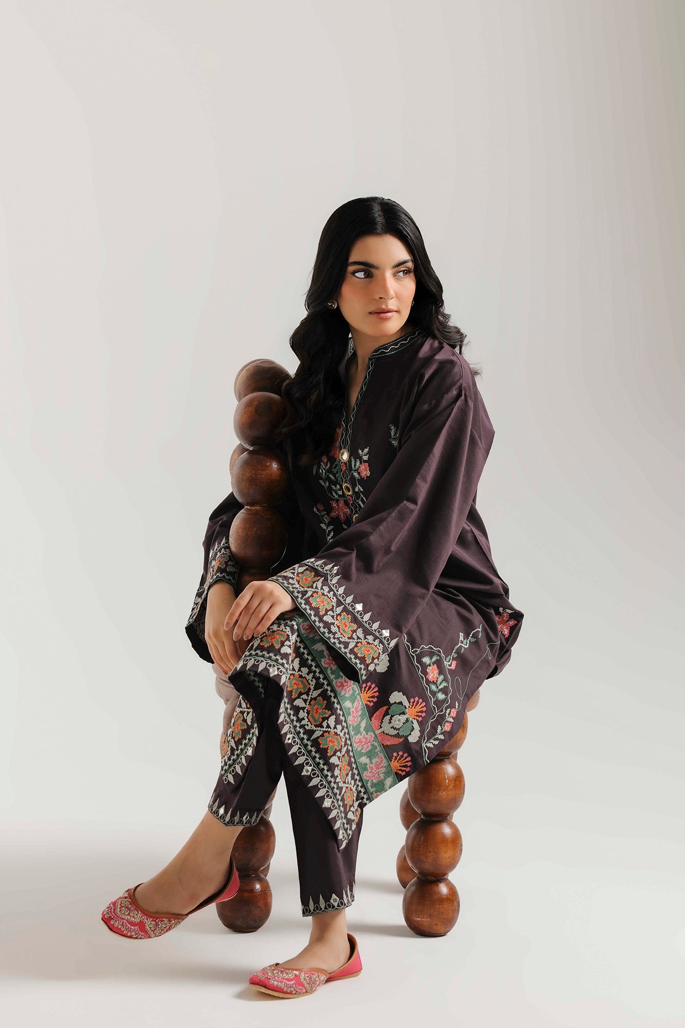 EMBROIDERED SUIT (E4160/103/517)