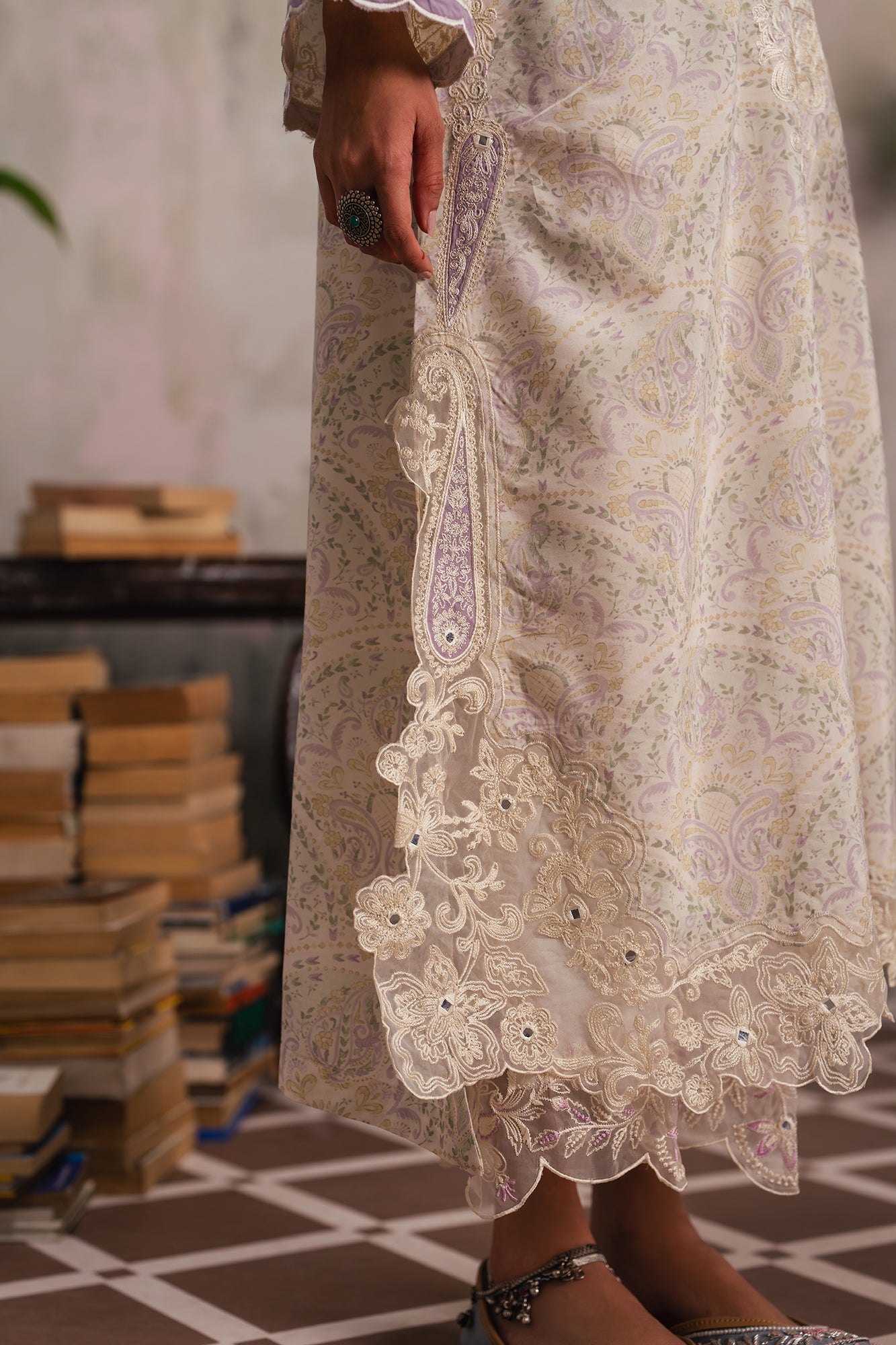 EMBROIDERED SUIT (E4170/103/005)