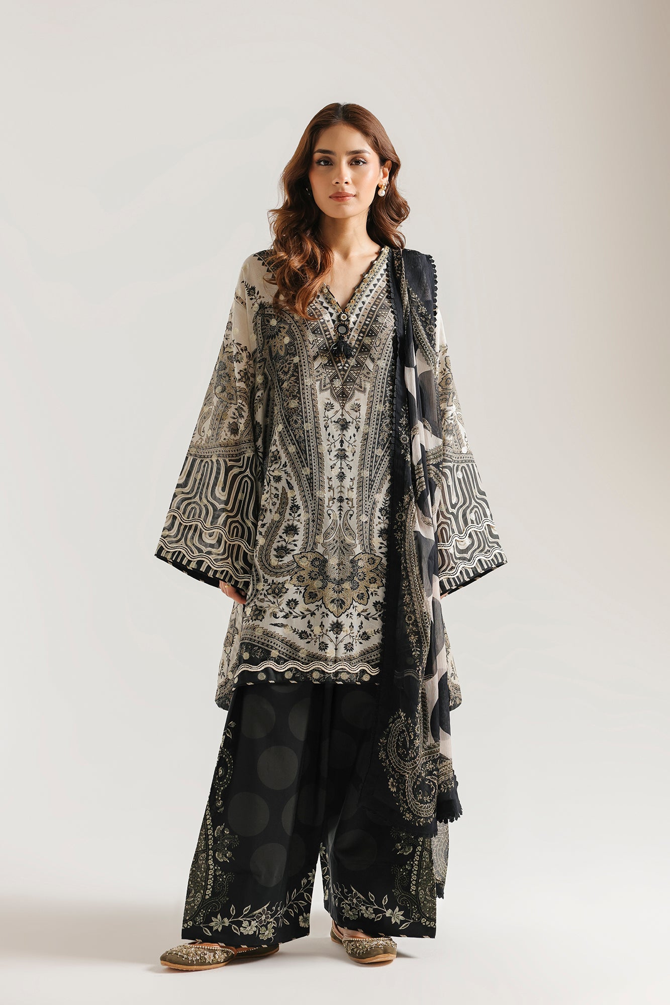 EMBROIDERED SUIT (E4185/103/003)