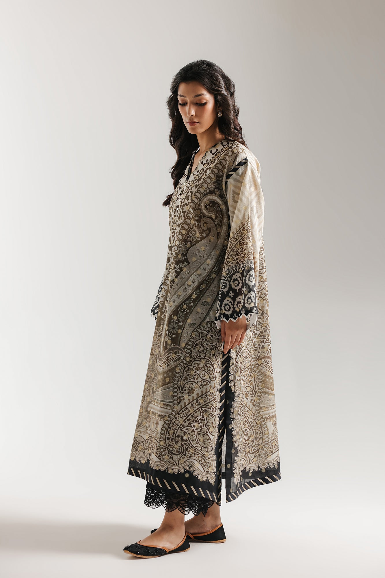 EMBROIDERED SUIT (E4187/103/005)