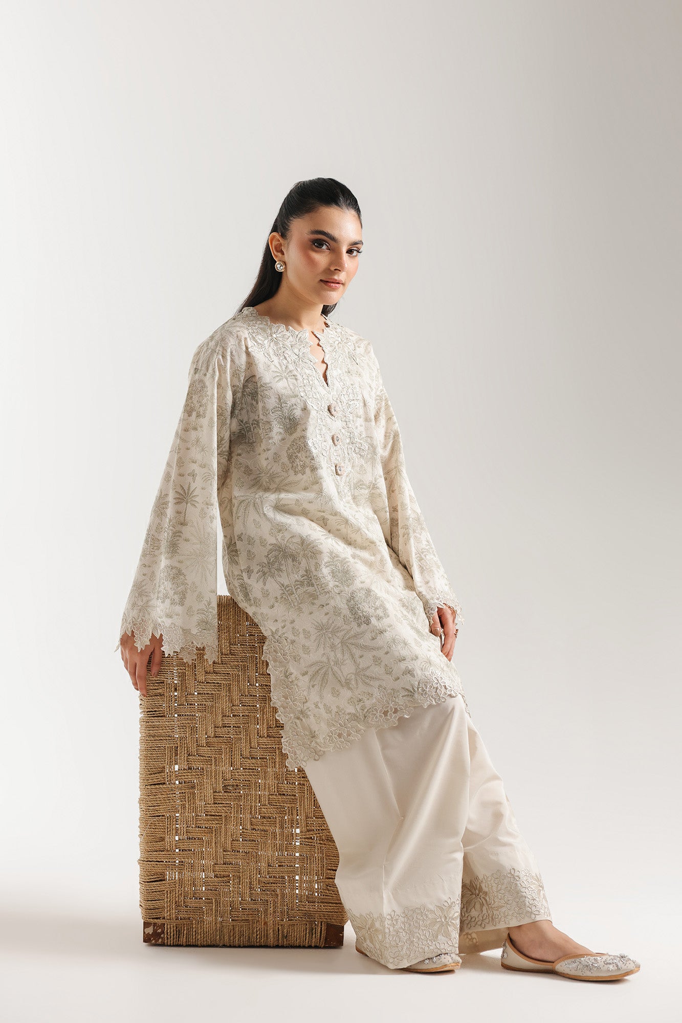 EMBROIDERED SUIT (E4190/103/006)