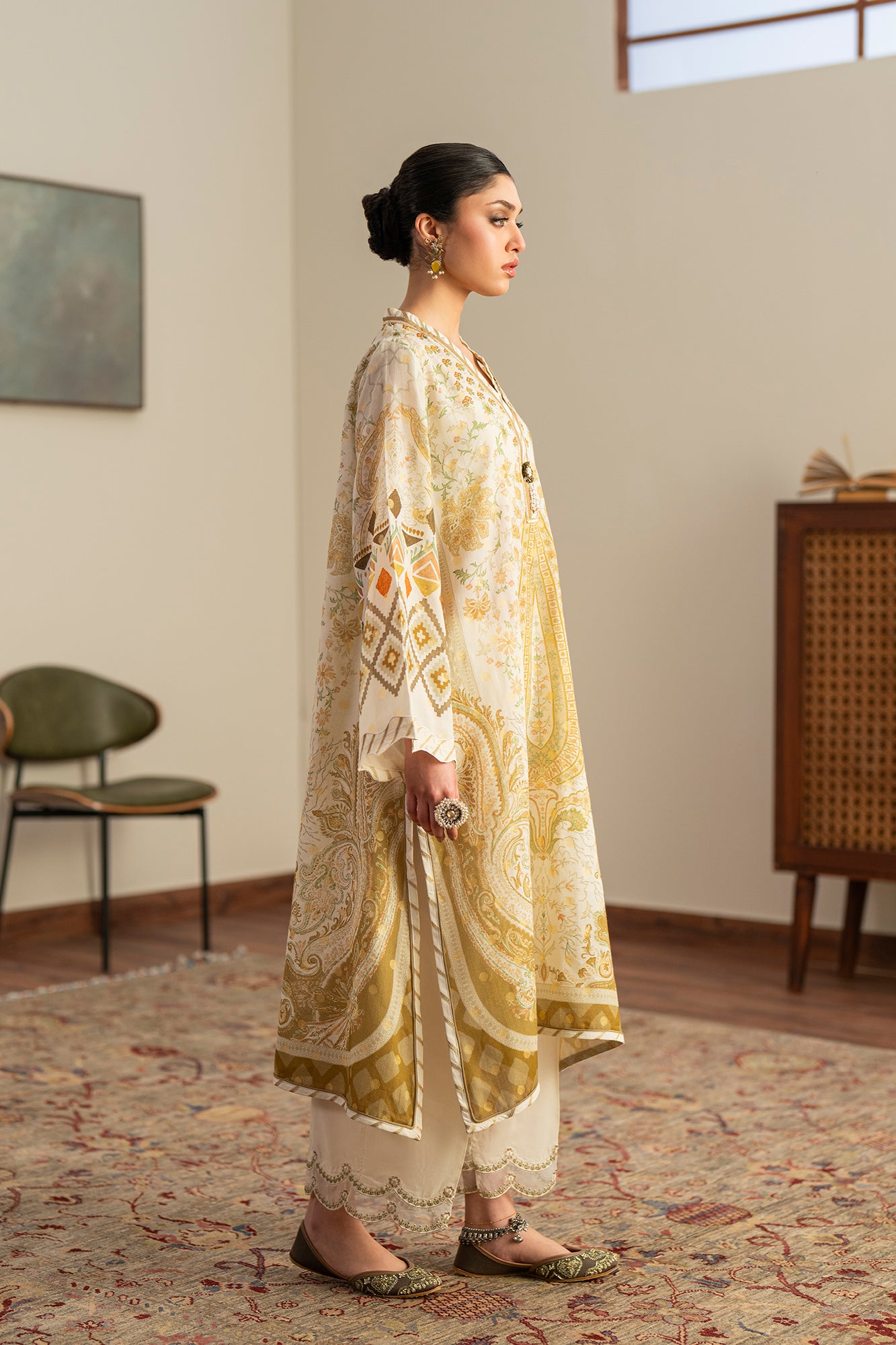 EMBROIDERED SUIT (E4191/103/003)
