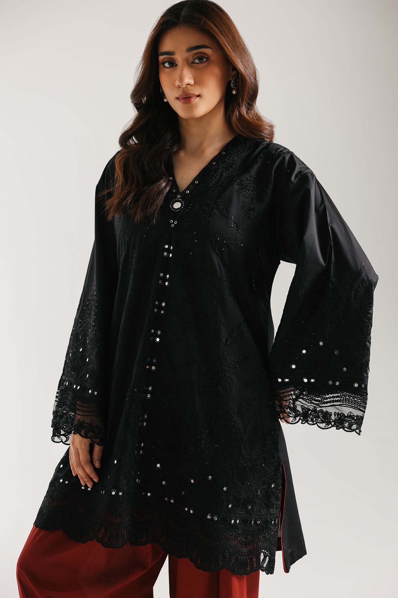 EMBROIDERED SUIT (E4196/103/901)
