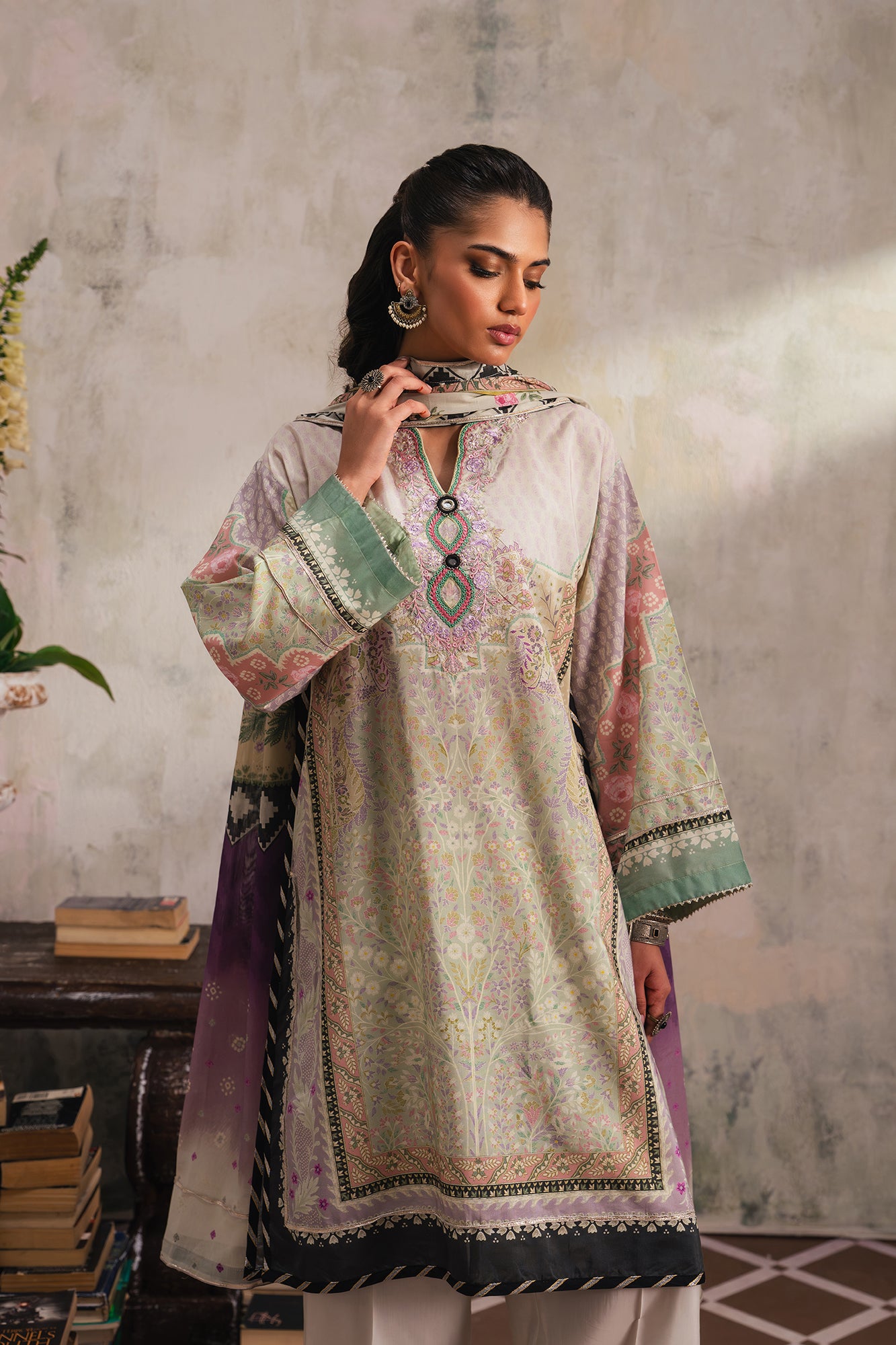 EMBROIDERED SUIT (E4205/103/514)