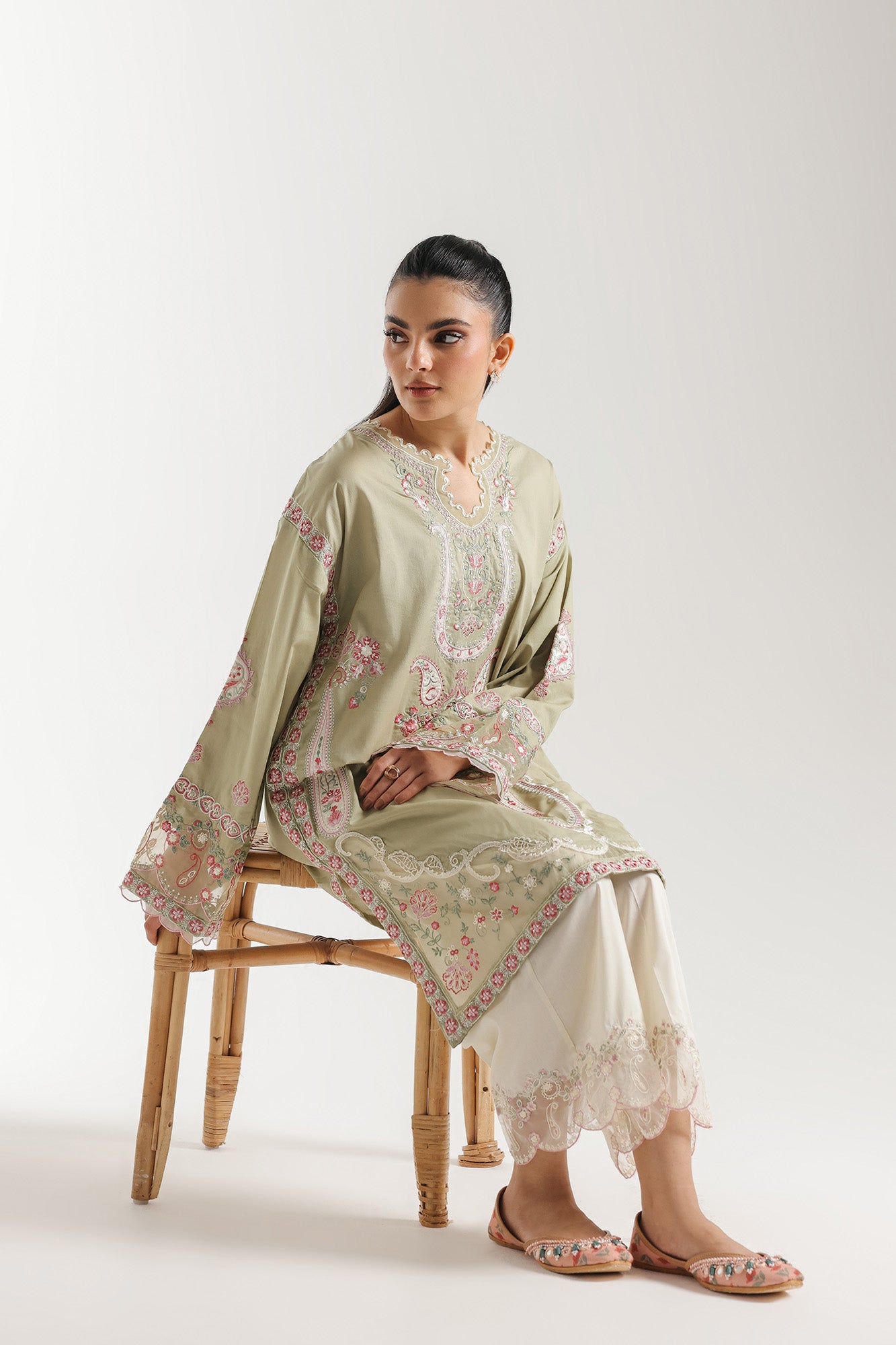 EMBROIDERED SUIT (E4210/103/127)