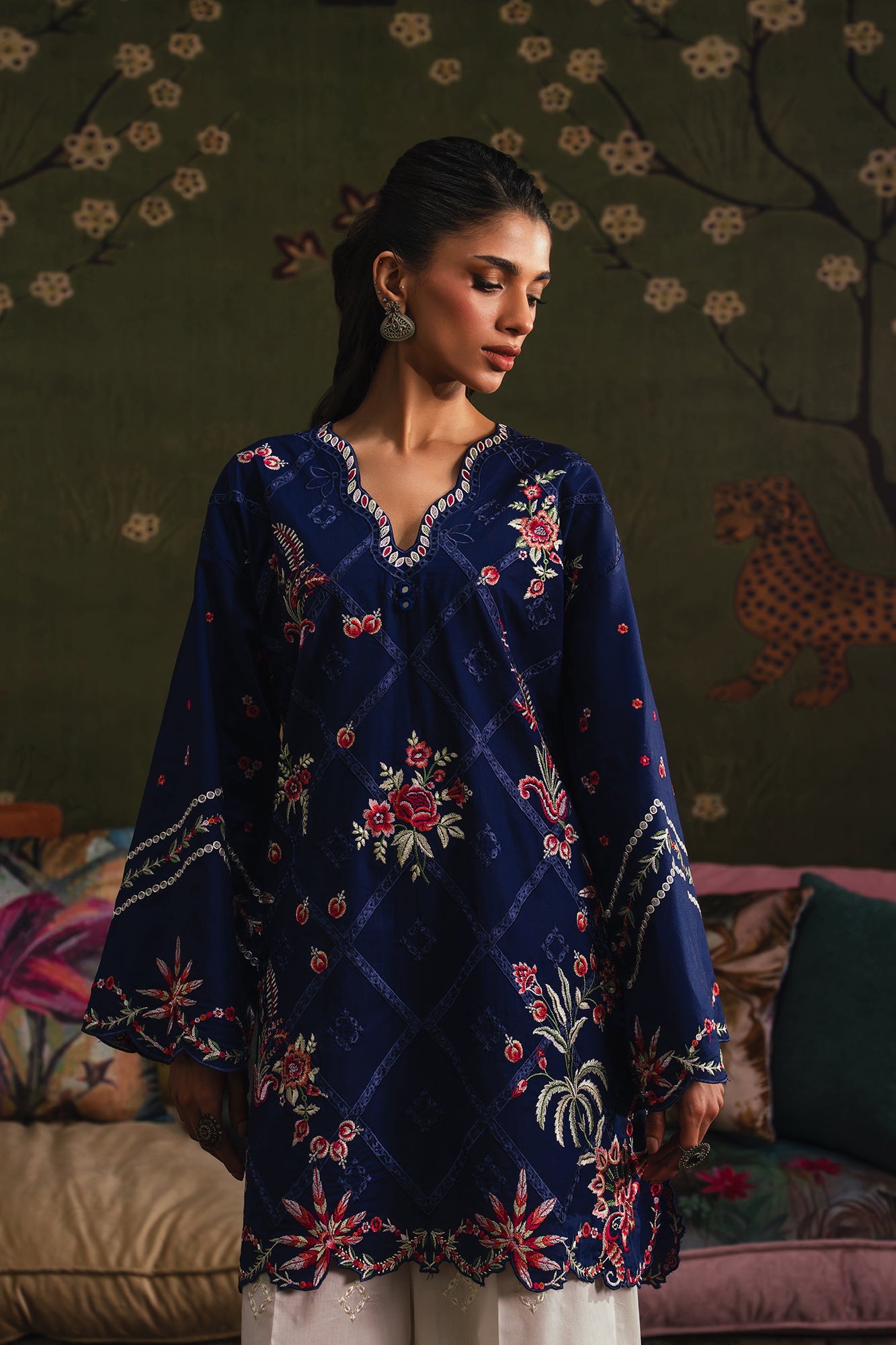 EMBROIDERED SUIT (E4212/103/622)