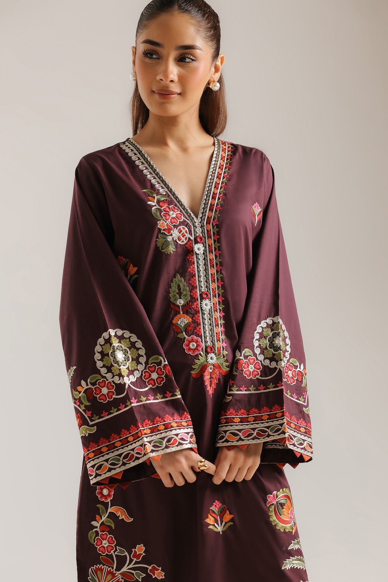EMBROIDERED SUIT (E4218/103/516)