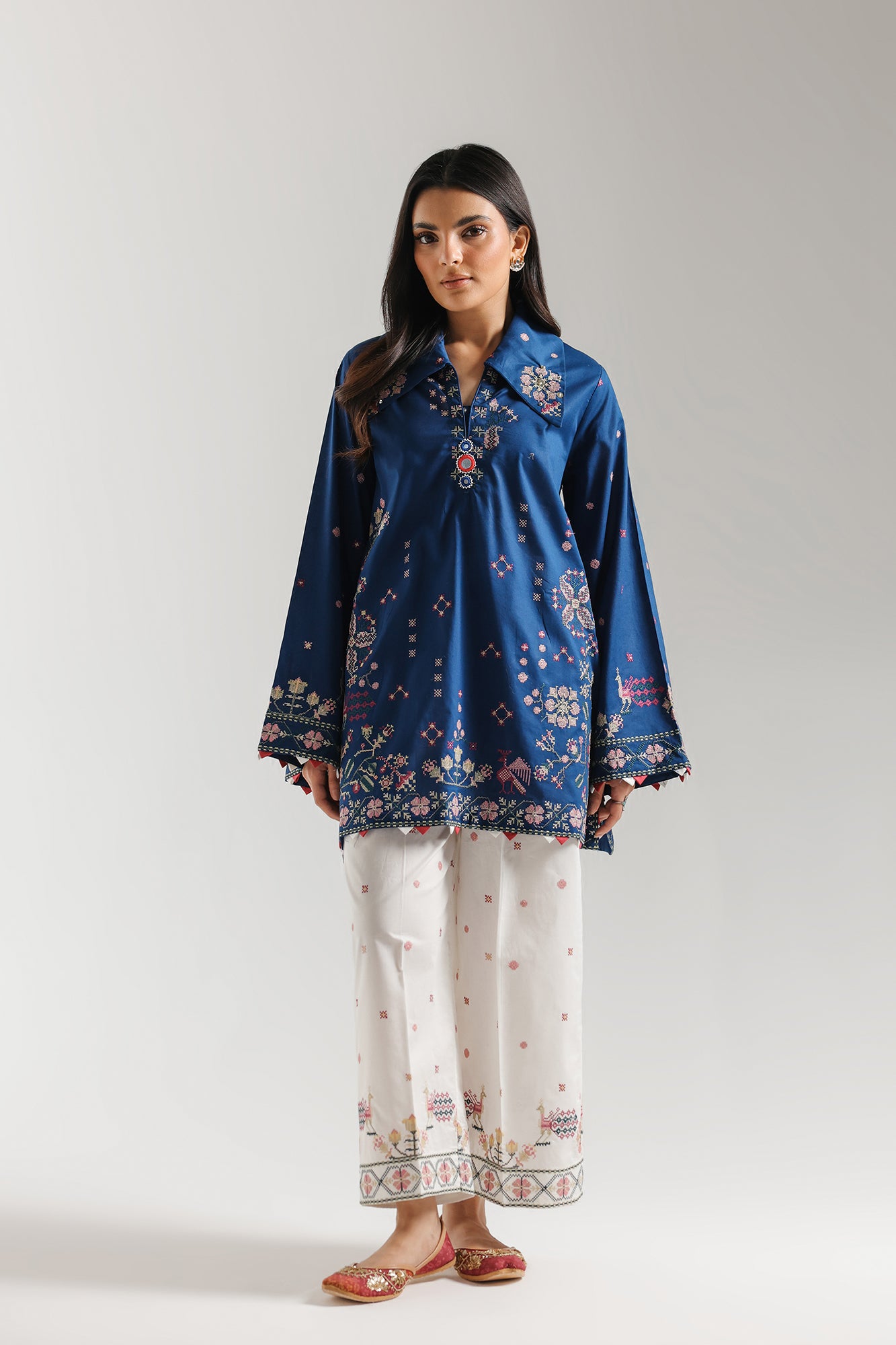 EMBROIDERED SUIT (E4219/103/623)