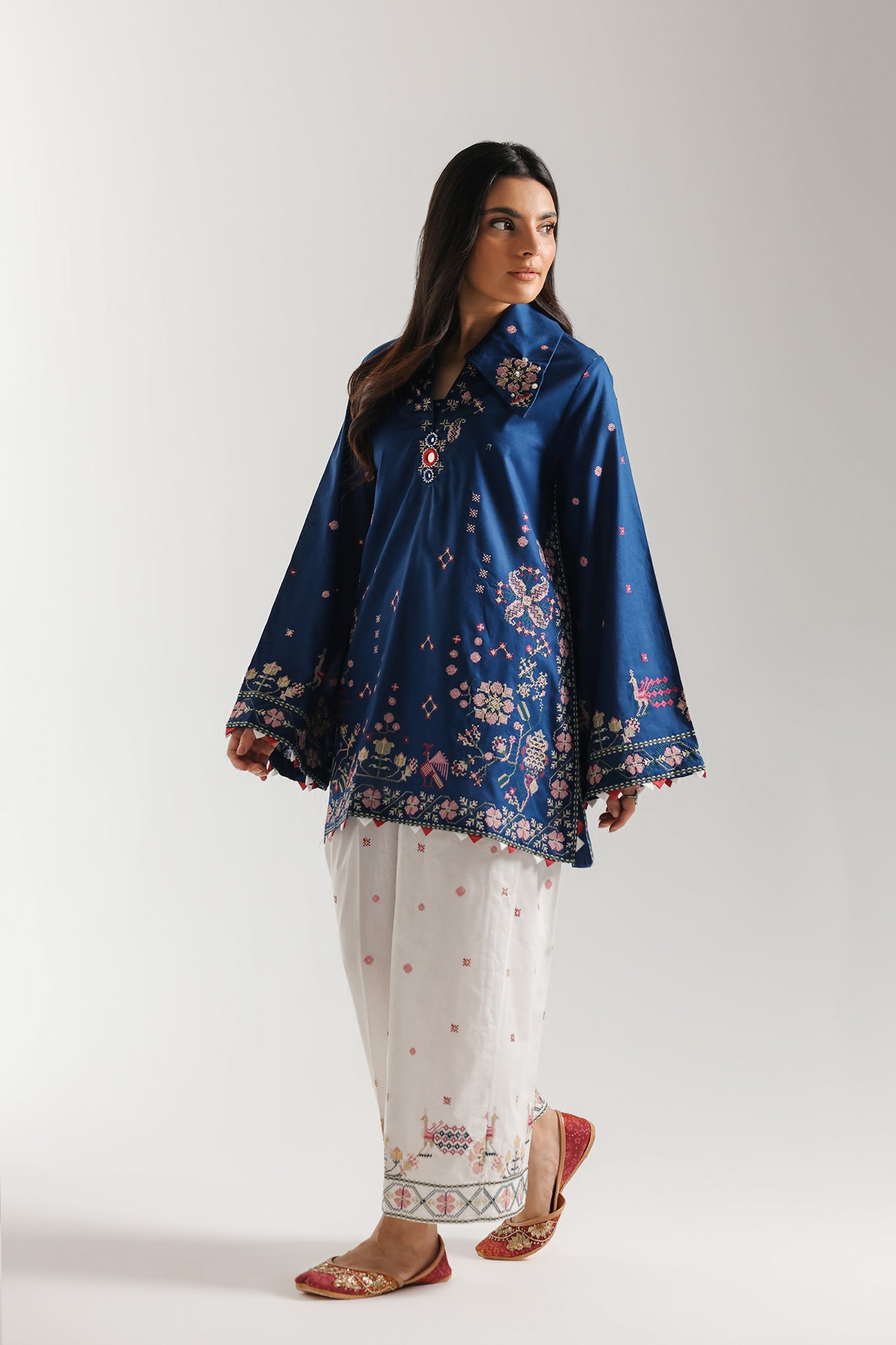 EMBROIDERED SUIT (E4219/103/623)