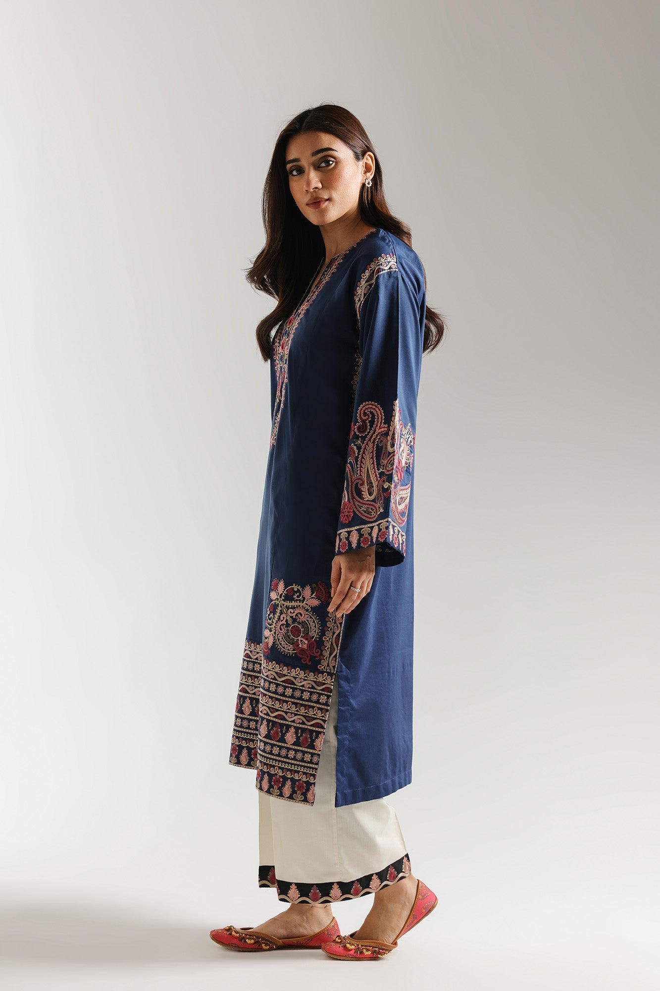 EMBROIDERED SUIT (E4227/103/622)