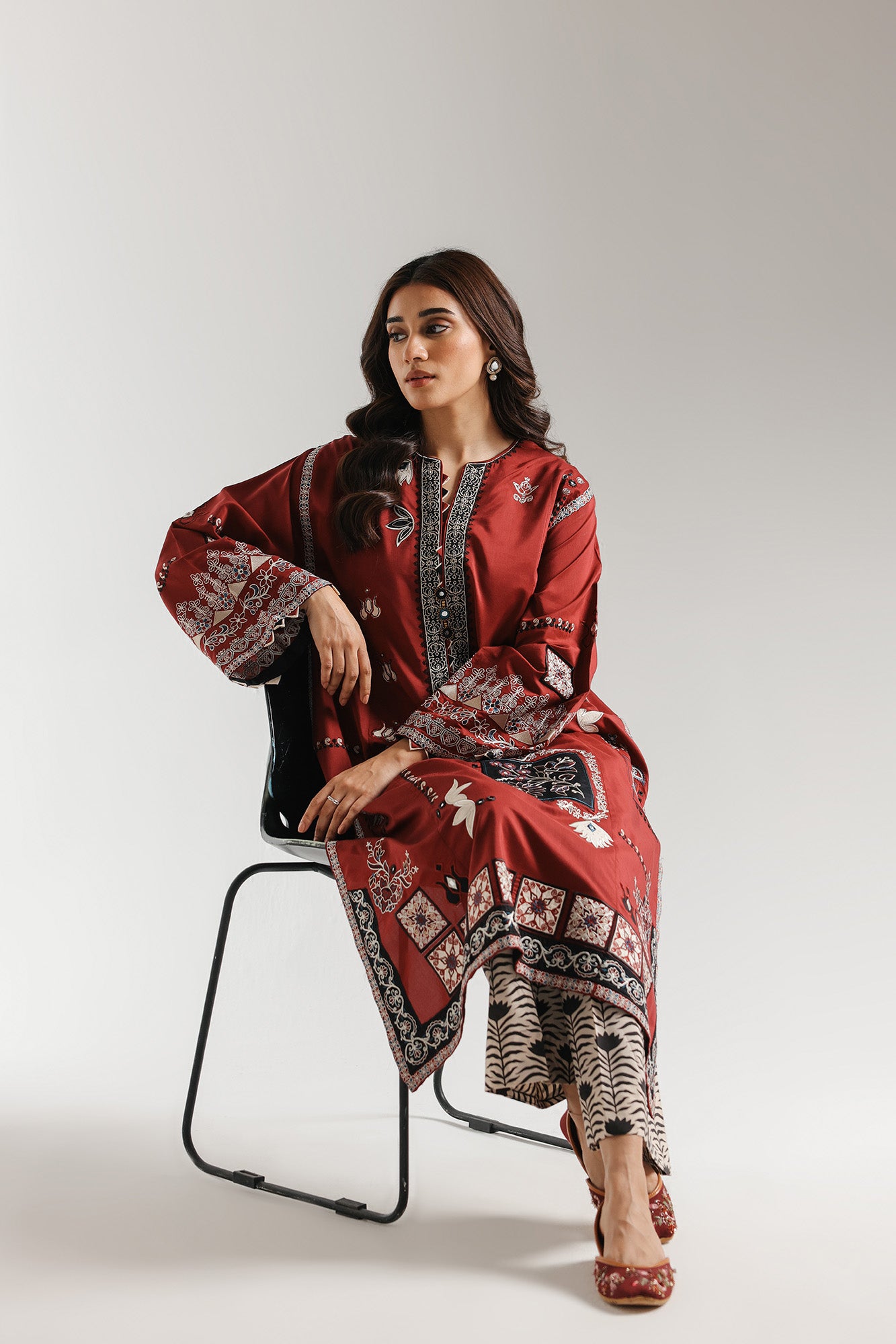 EMBROIDERED SUIT (E4233/103/303)