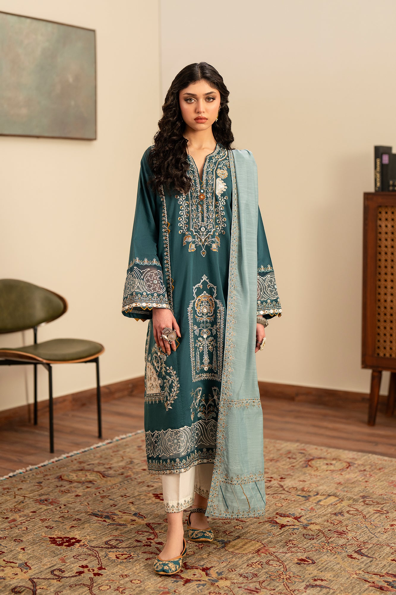 EMBROIDERED SUIT (E4234/103/602)