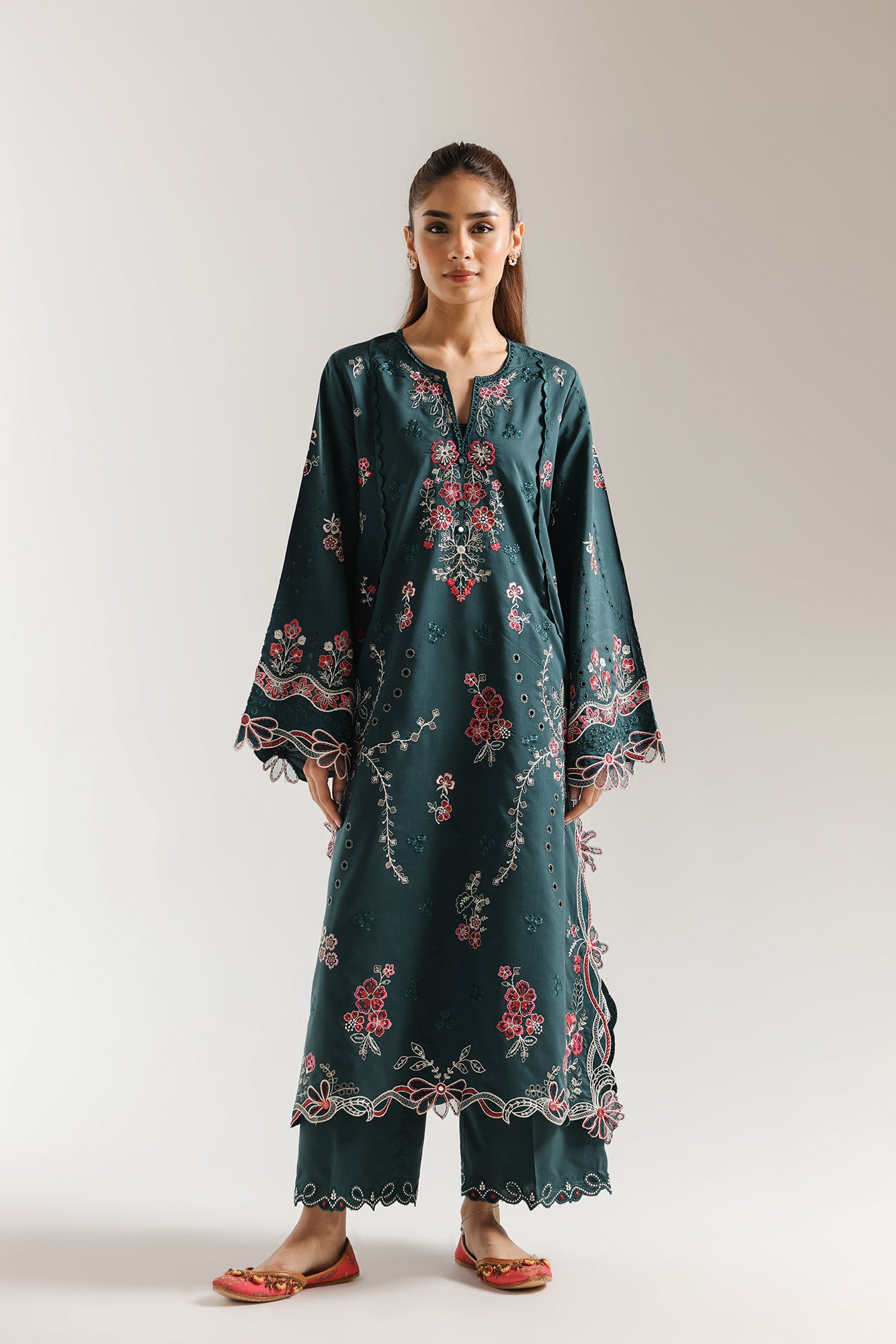 EMBROIDERED SUIT (E4240/103/704)