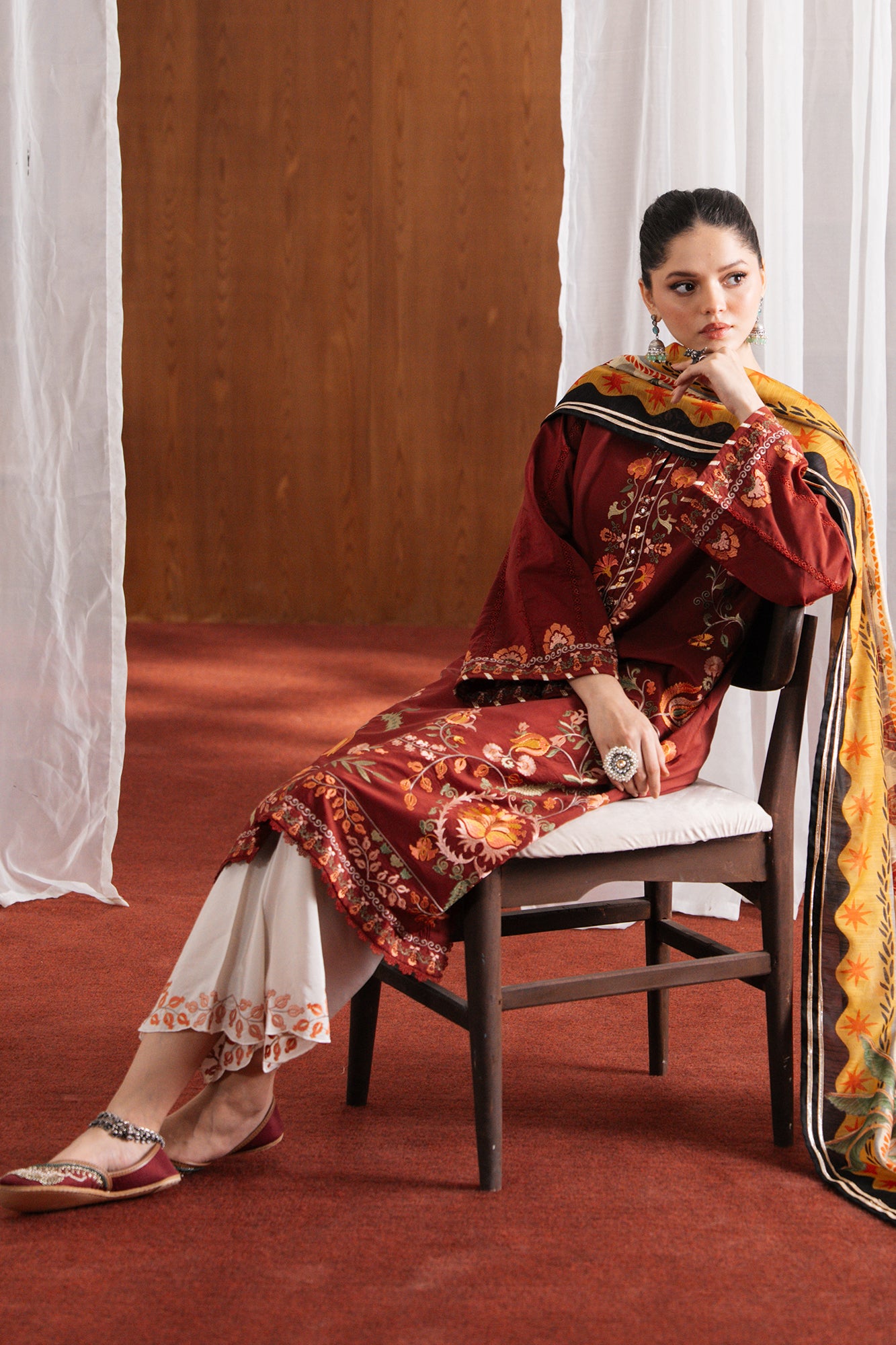 EMBROIDERED SUIT (E4241/103/305)