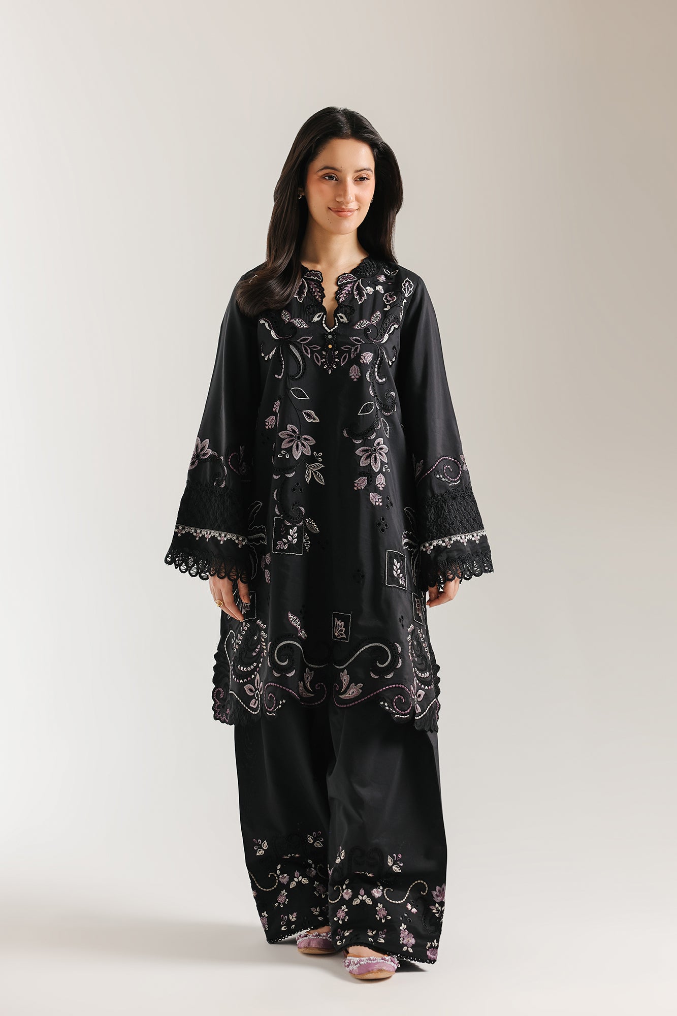 EMBROIDERED SUIT (E4242/103/902)