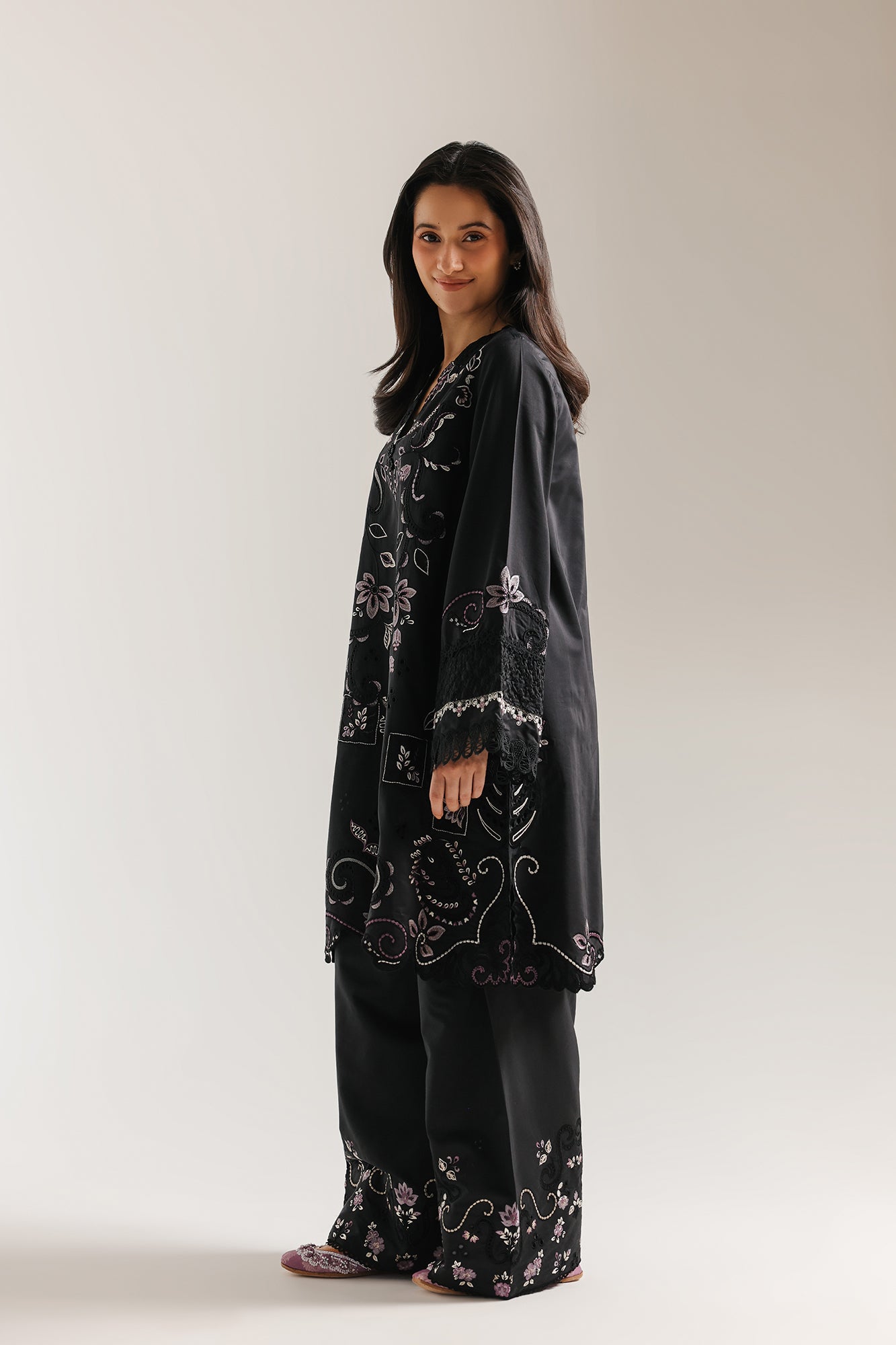 EMBROIDERED SUIT (E4242/103/902)