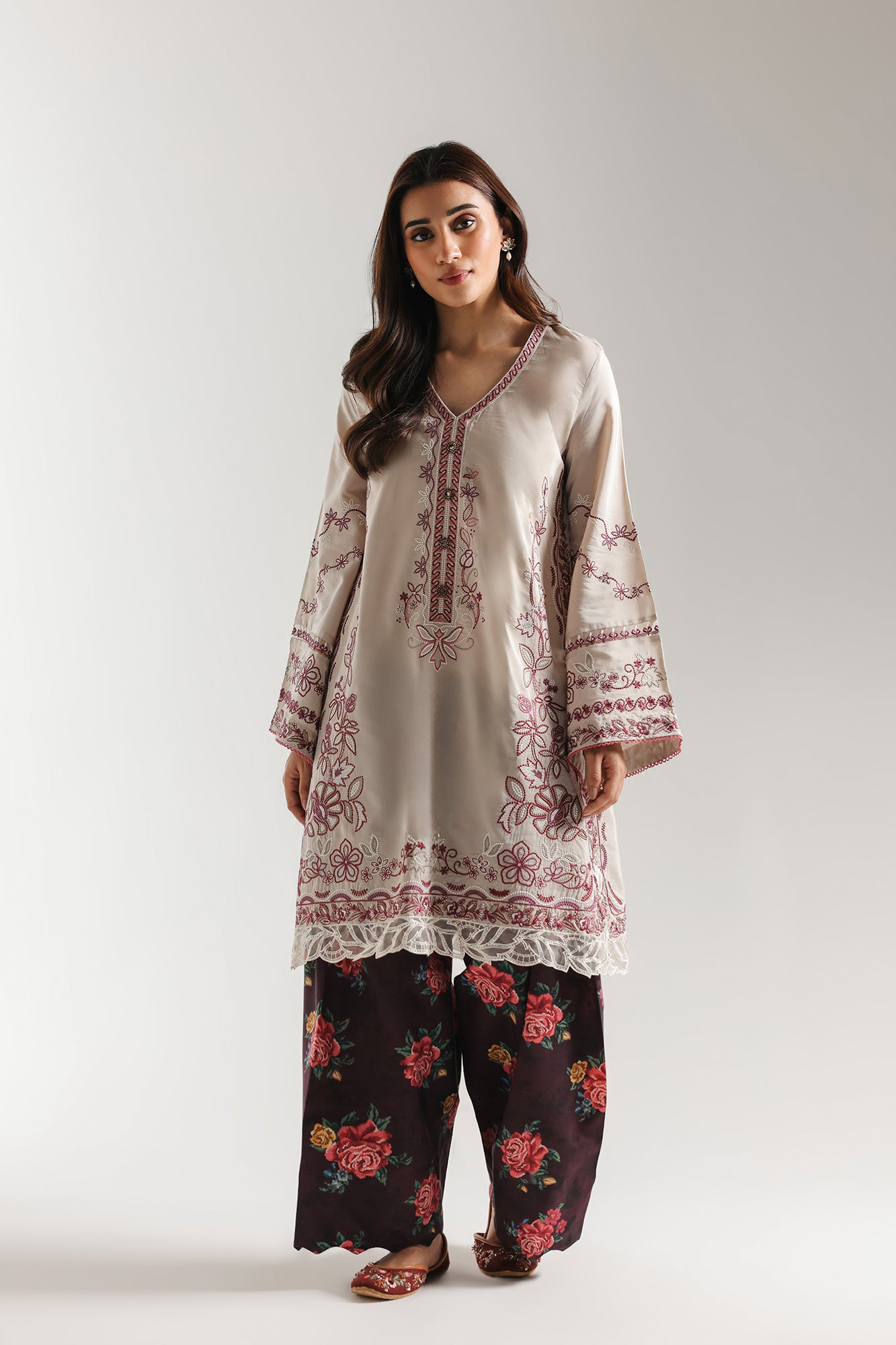 EMBROIDERED SUIT (E4246/103/817)