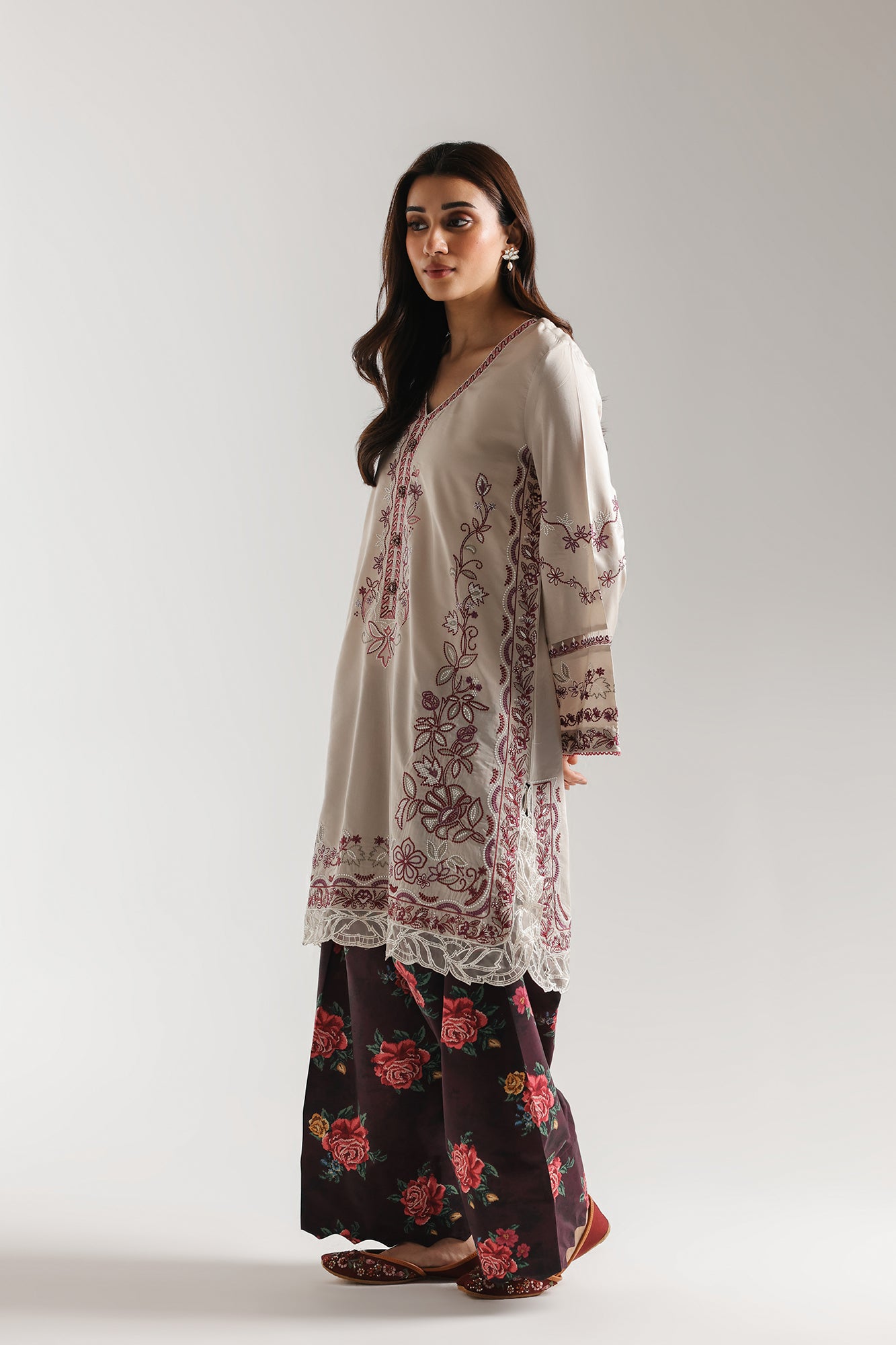 EMBROIDERED SUIT (E4246/103/817)