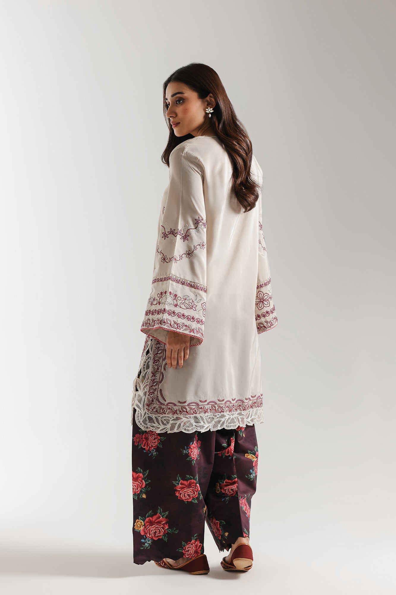 EMBROIDERED SUIT (E4246/103/817)