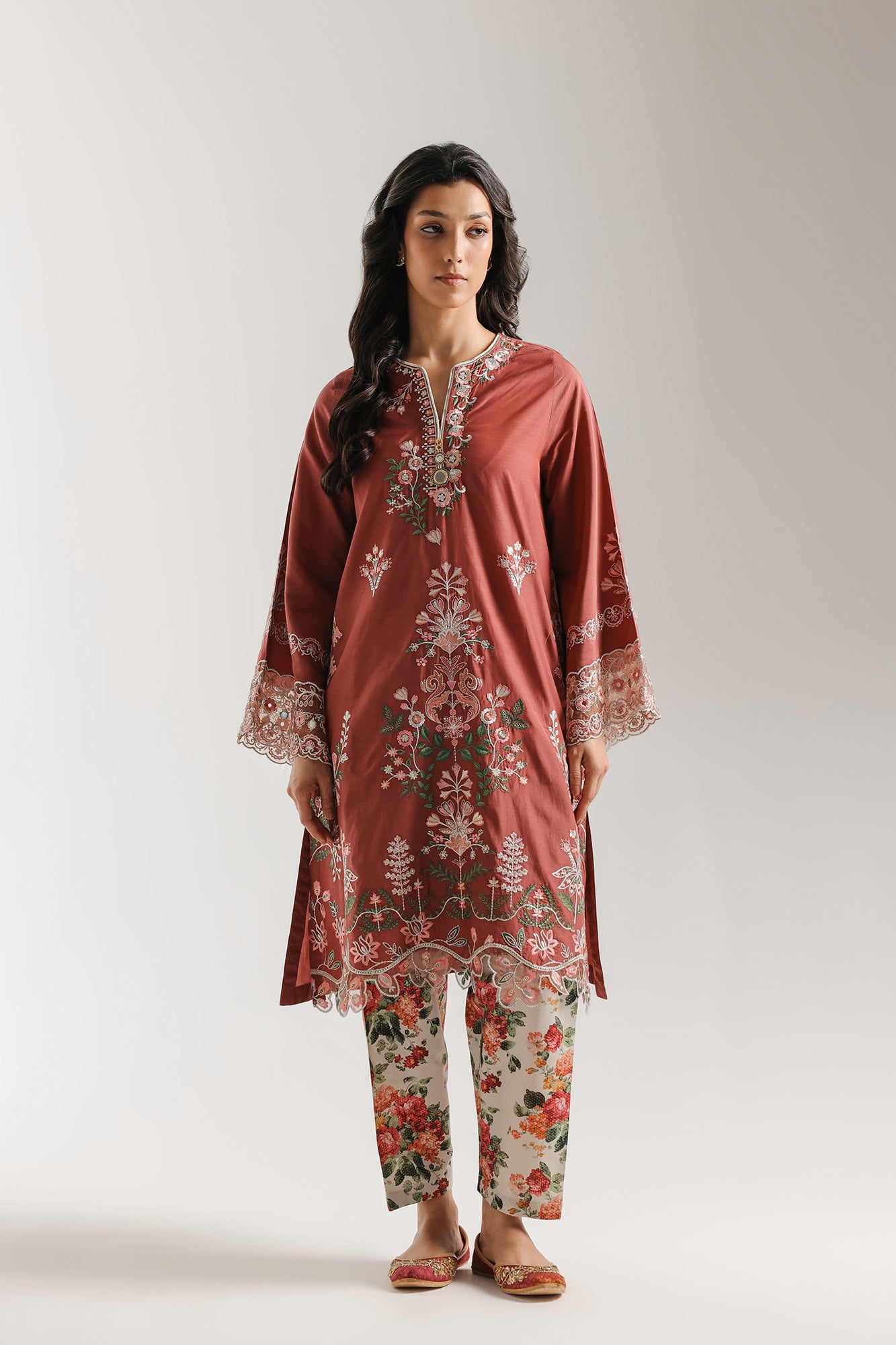 EMBROIDERED SUIT (E4247/103/319)