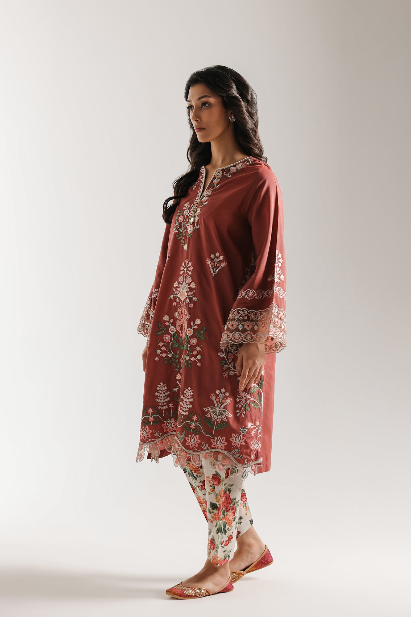 EMBROIDERED SUIT (E4247/103/319)