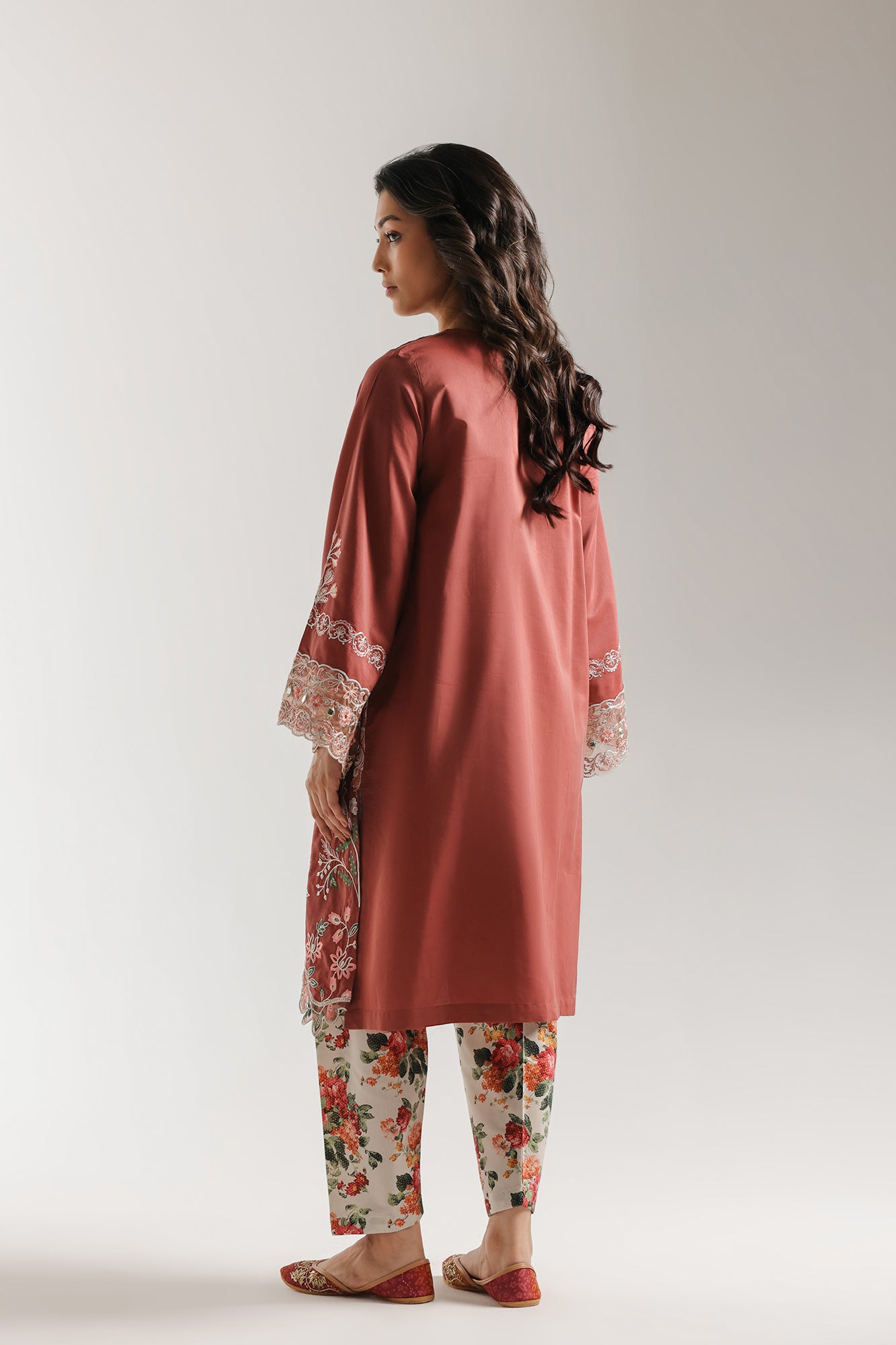 EMBROIDERED SUIT (E4247/103/319)