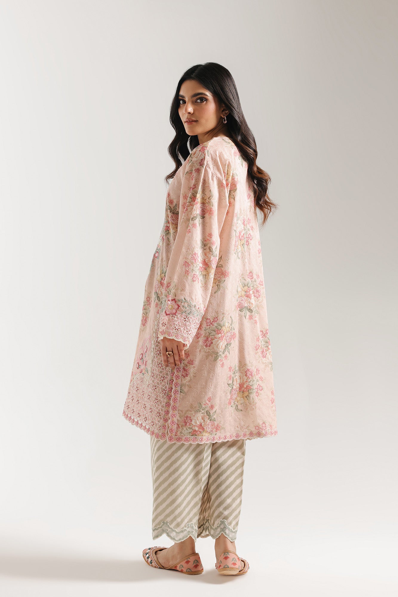 EMBROIDERED SUIT (E4255/103/328)