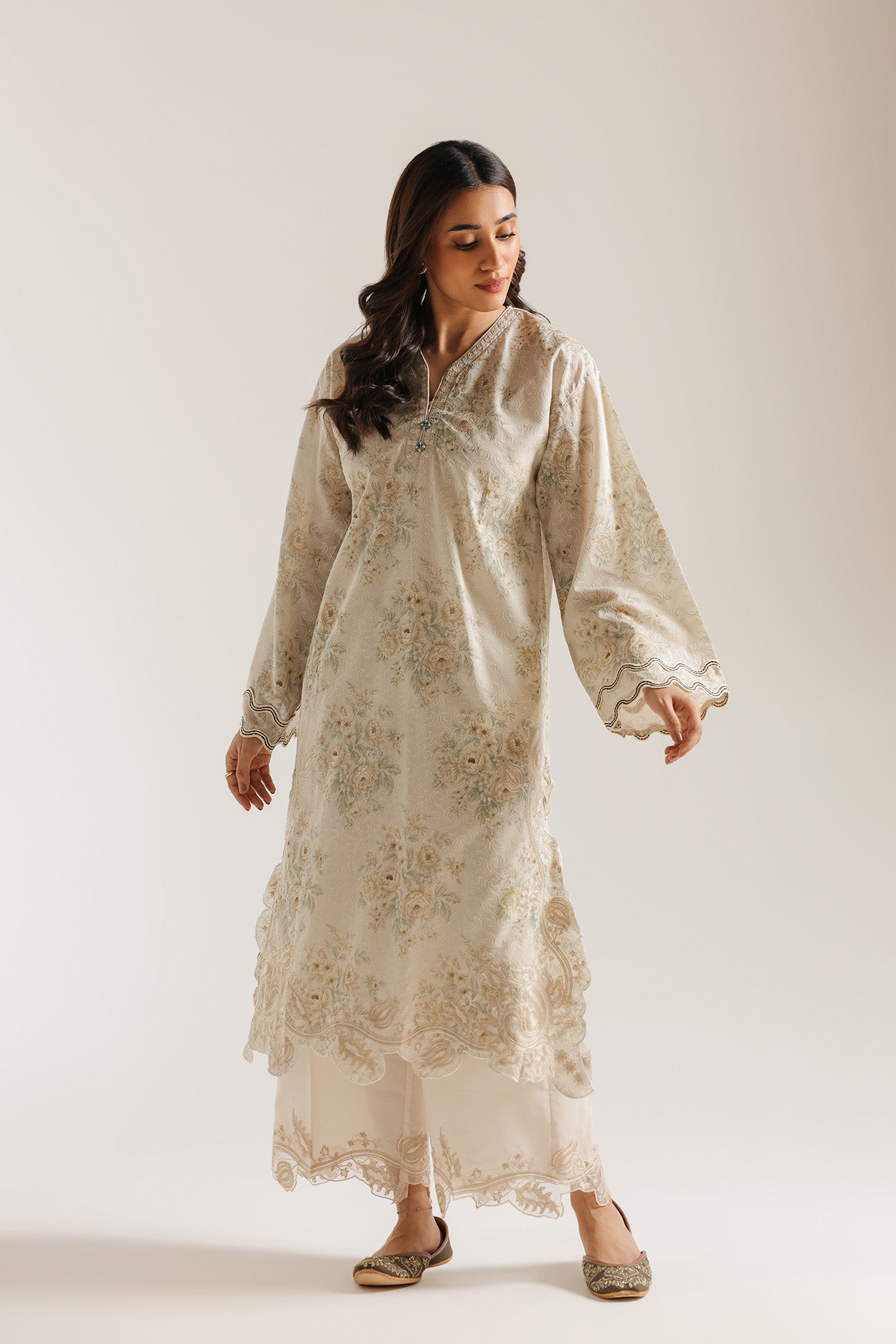 EMBROIDERED SUIT (E4259/103/817)
