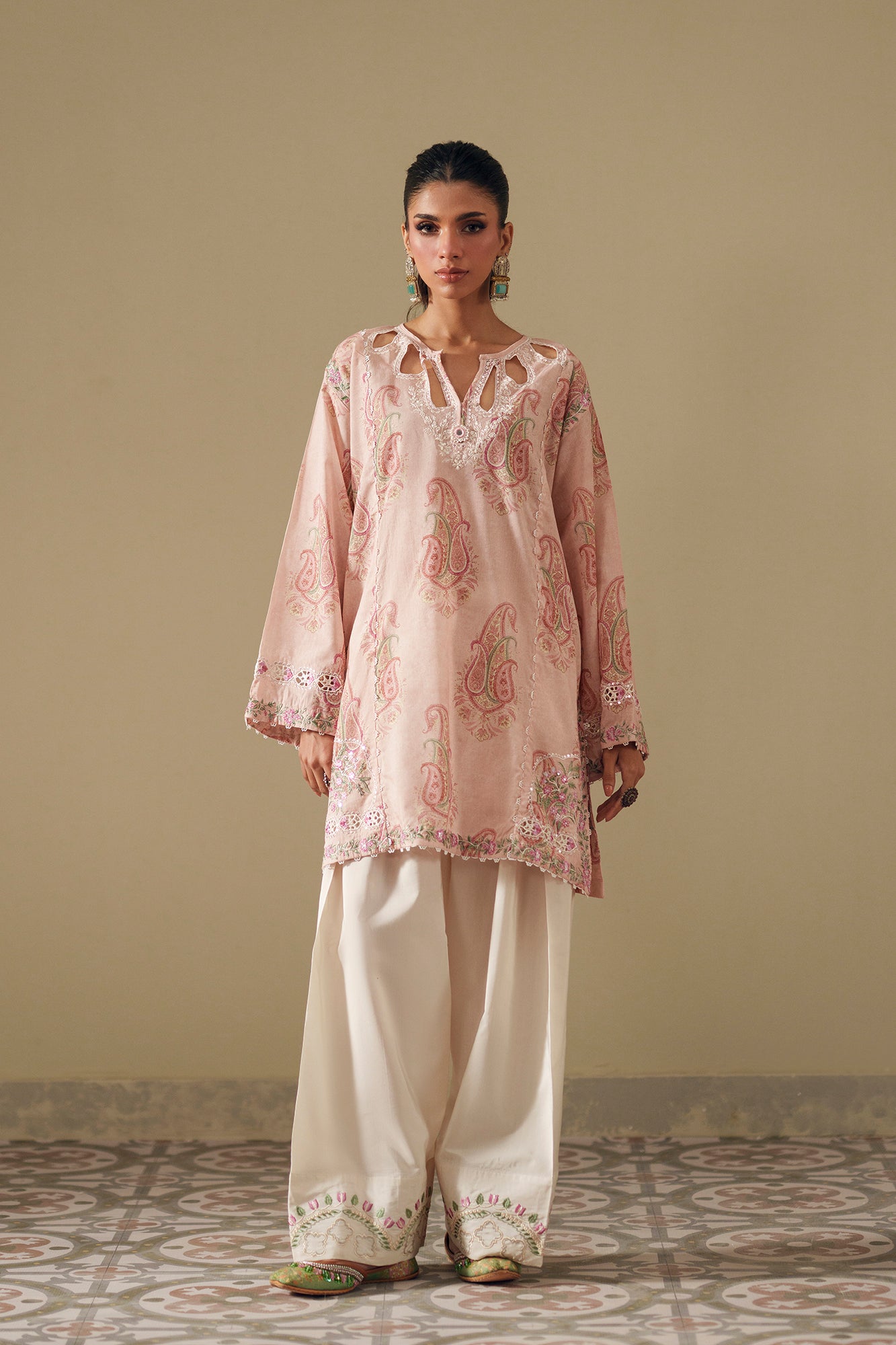 EMBROIDERED SUIT (E4265/103/216)