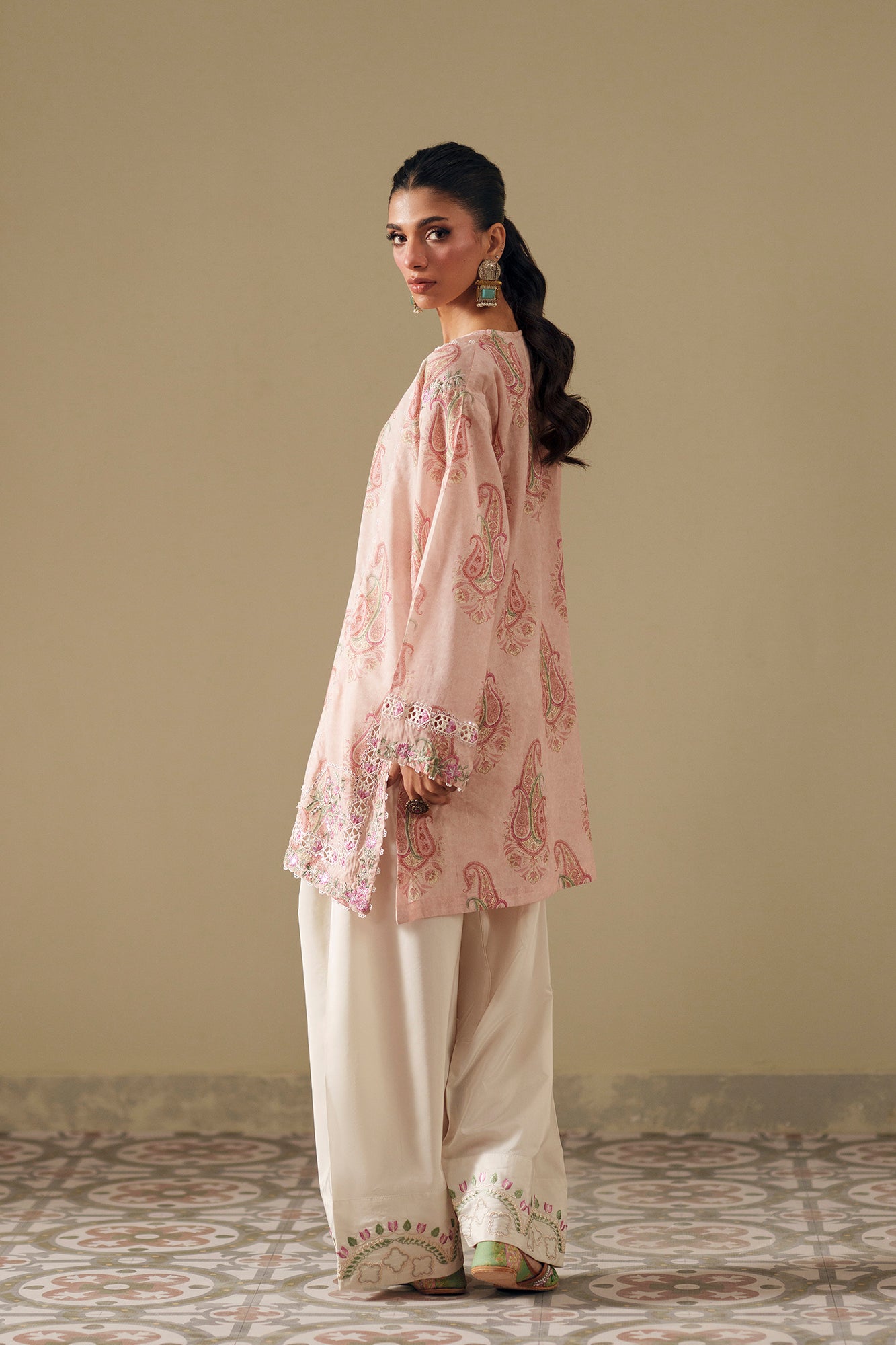 EMBROIDERED SUIT (E4265/103/216)