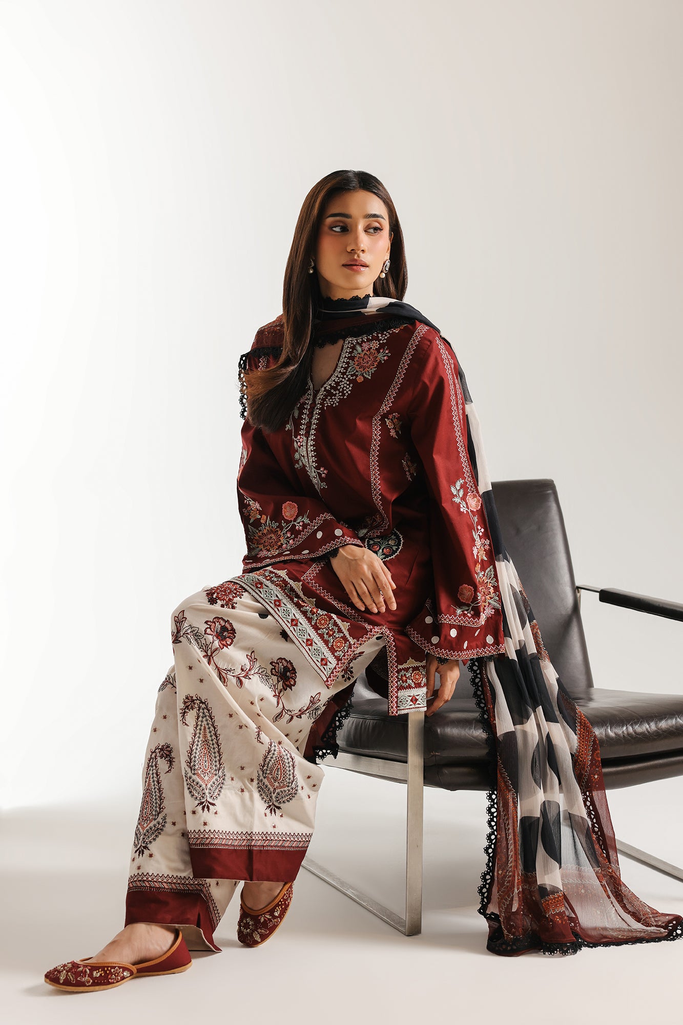 EMBROIDERED SUIT (E4280/103/302)