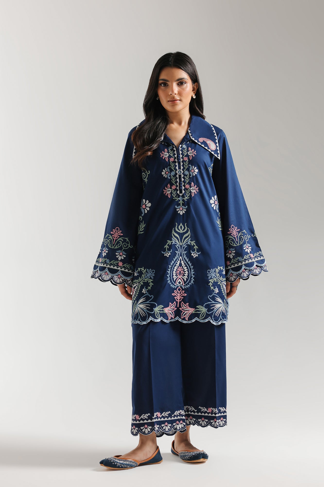 EMBROIDERED SUIT (E4281/103/623)