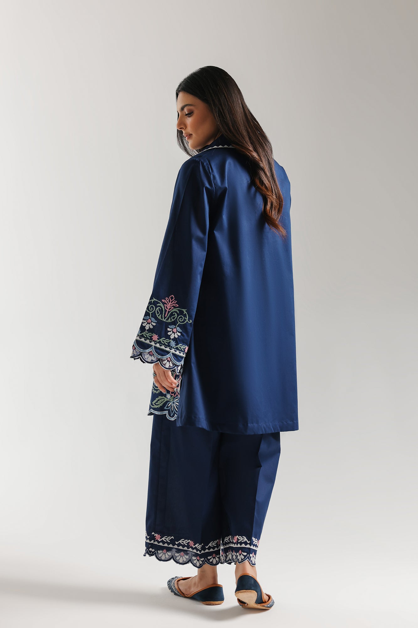 EMBROIDERED SUIT (E4281/103/623)