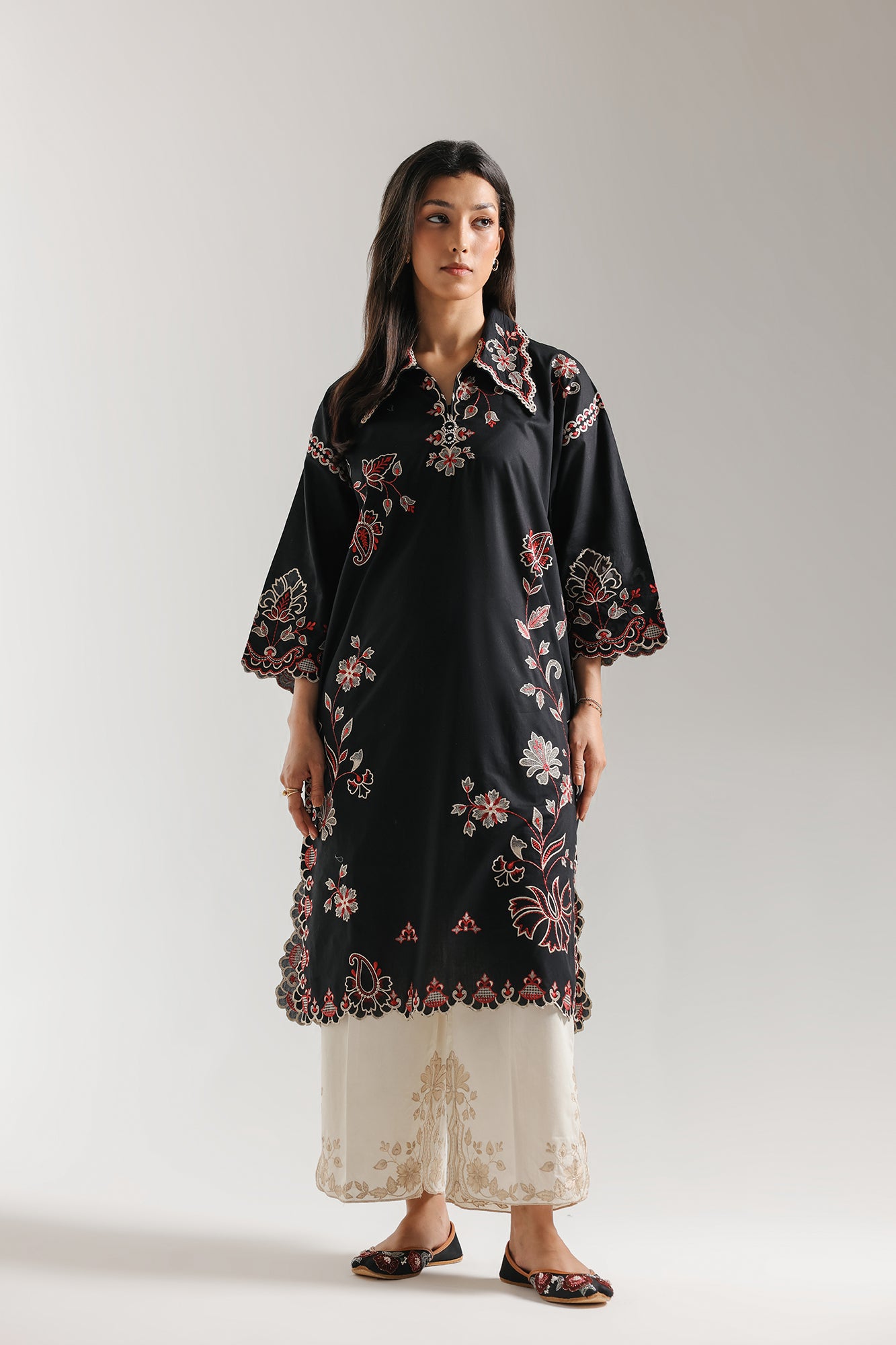 EMBROIDERED SUIT (E4285/103/901)