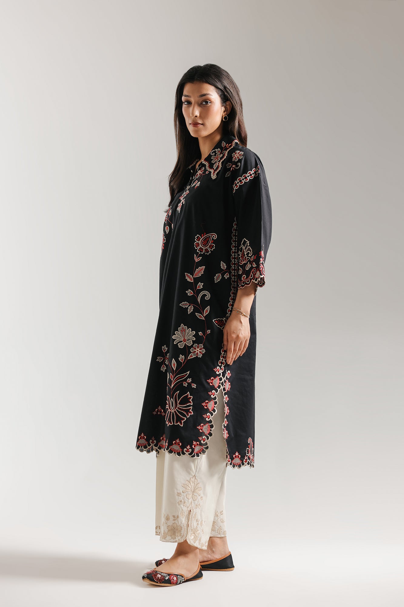 EMBROIDERED SUIT (E4285/103/901)