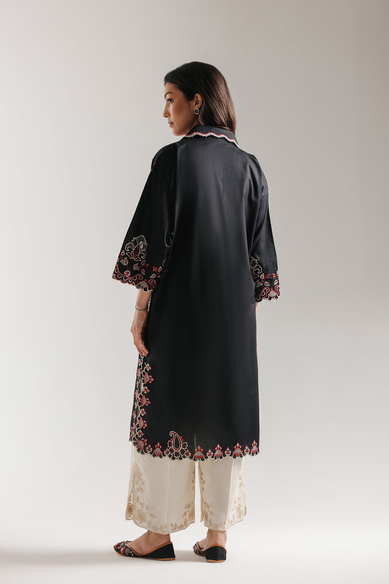 EMBROIDERED SUIT (E4285/103/901)