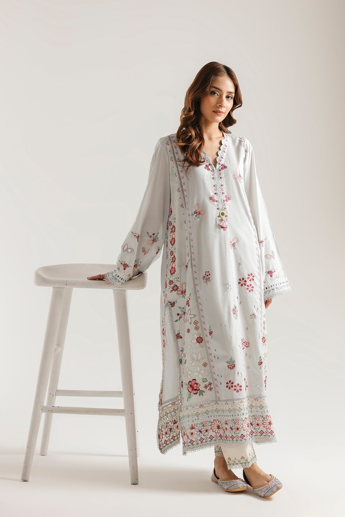 EMBROIDERED SUIT (E4288/103/722)