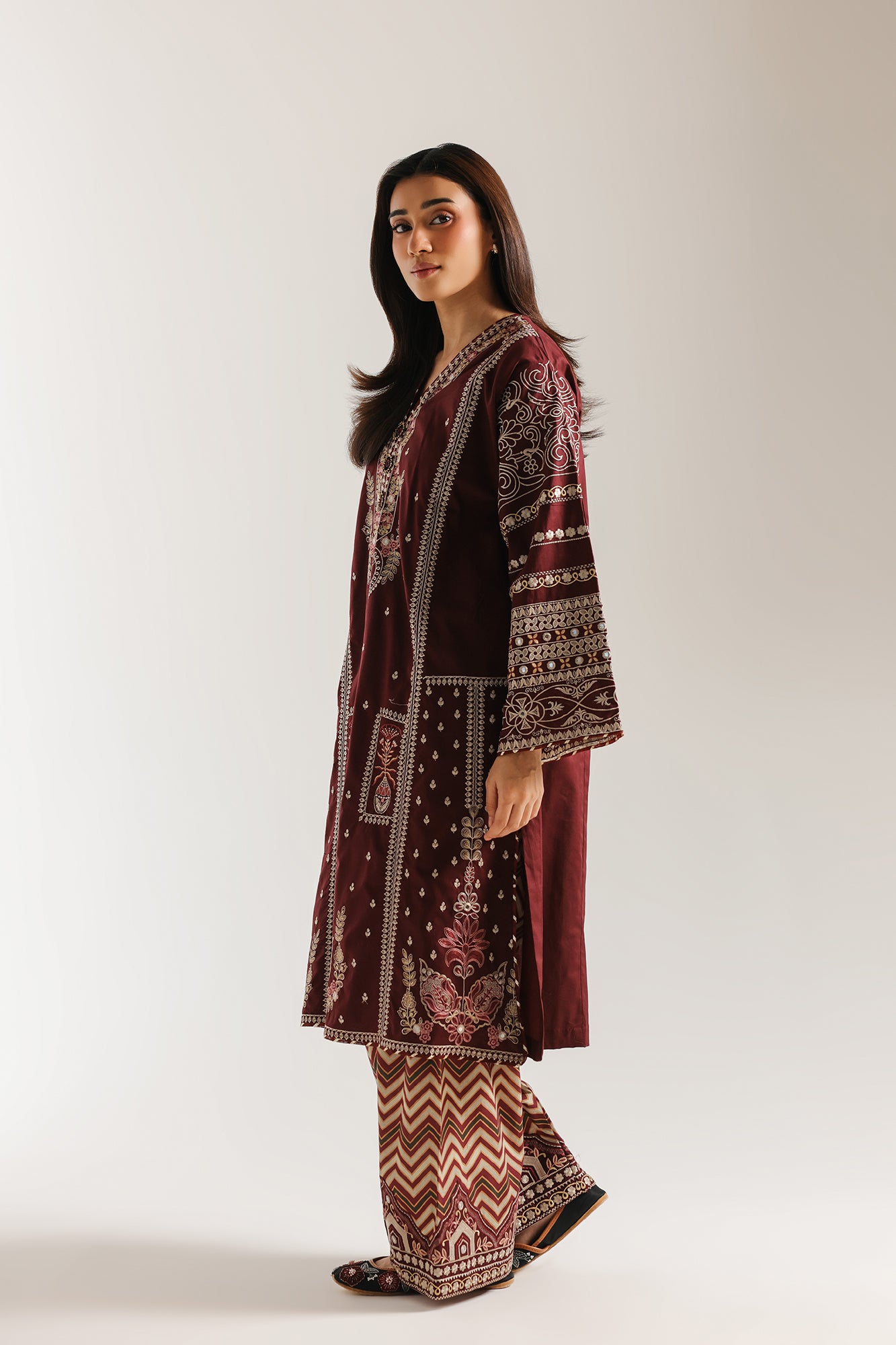 EMBROIDERED SUIT (E4302/103/414)