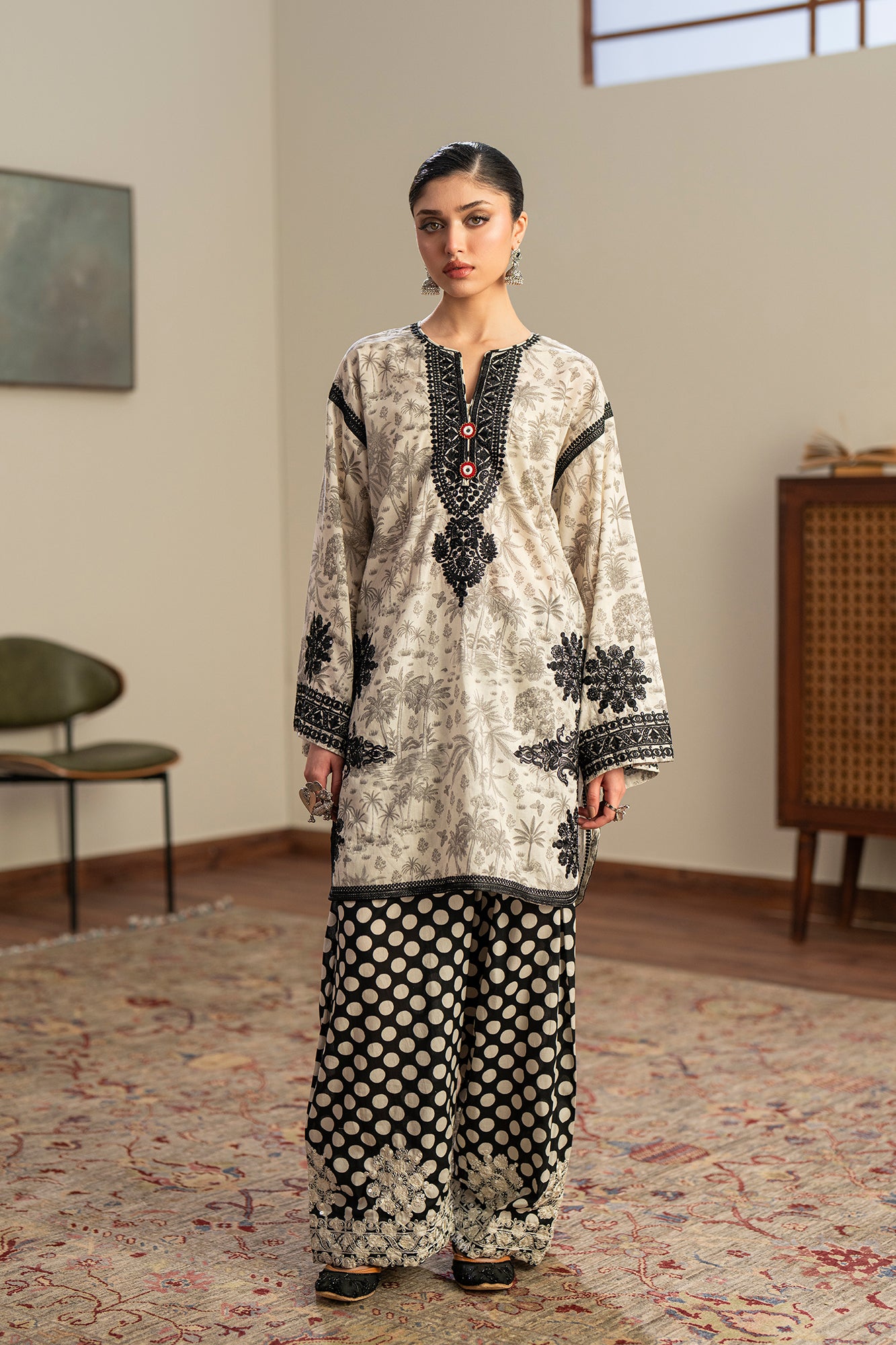 EMBROIDERED SUIT (E4304/103/004)
