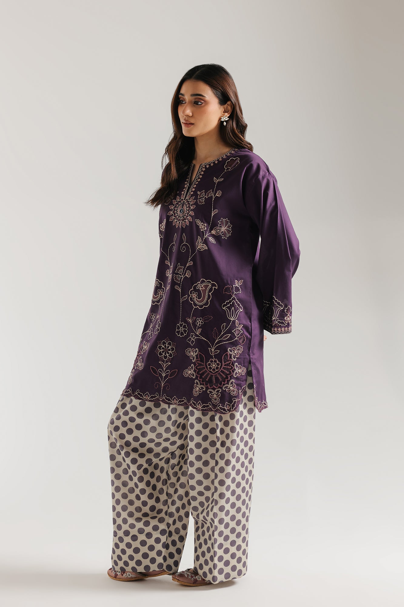 EMBROIDERED SUIT (E4306/103/516)