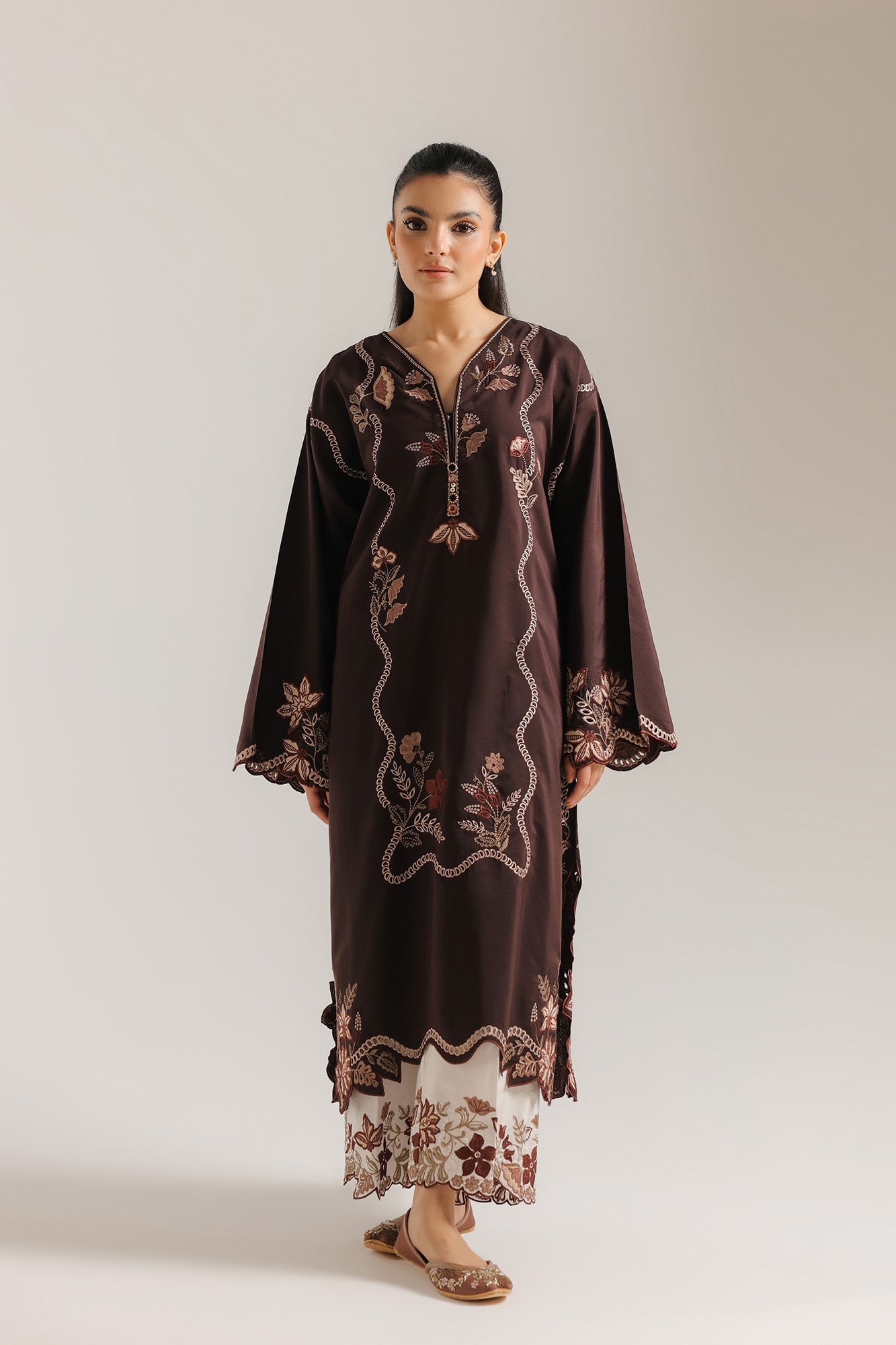 EMBROIDERED SUIT (E4311/103/802)