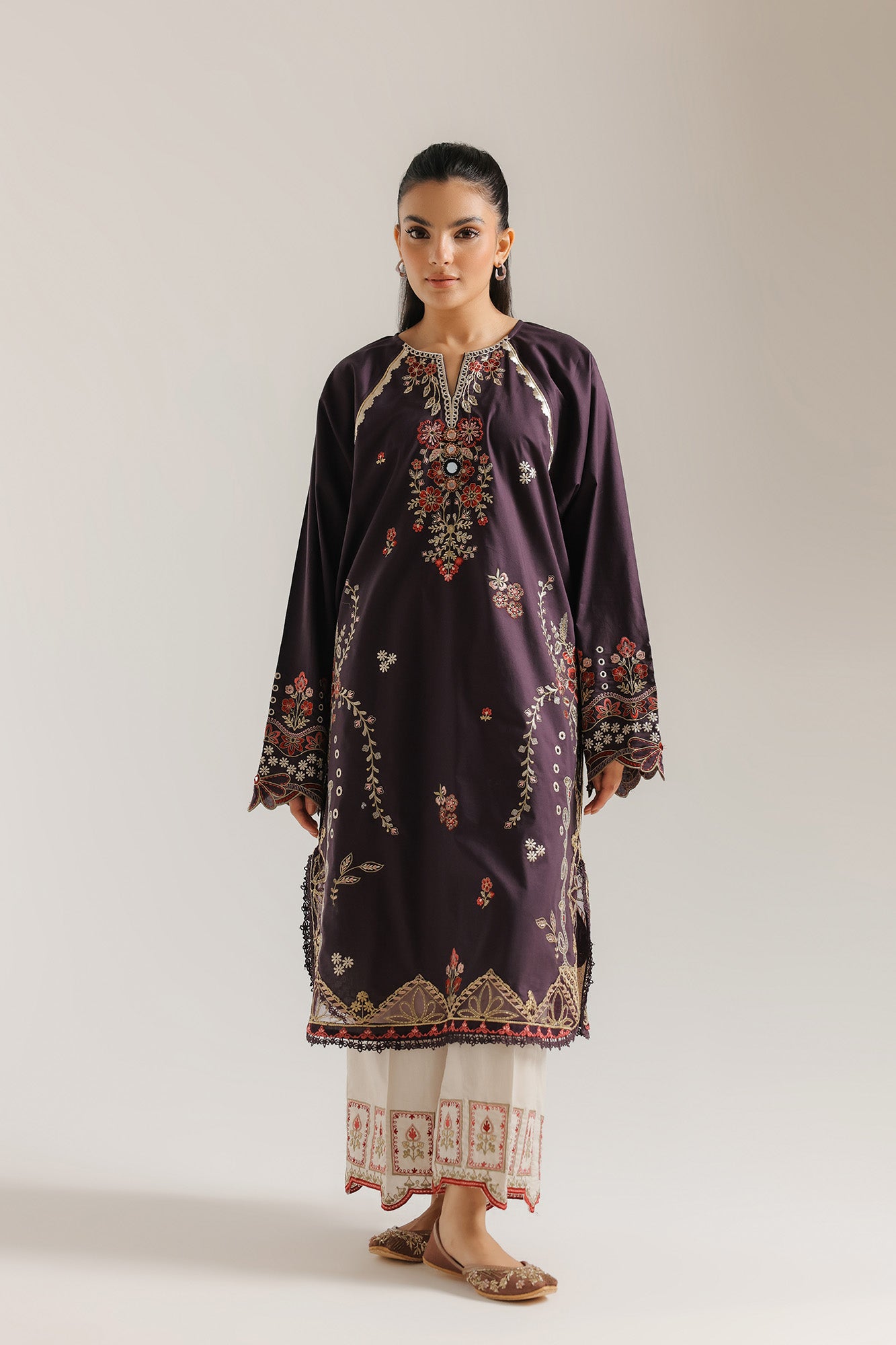 EMBROIDERED SUIT (E4317/103/509)