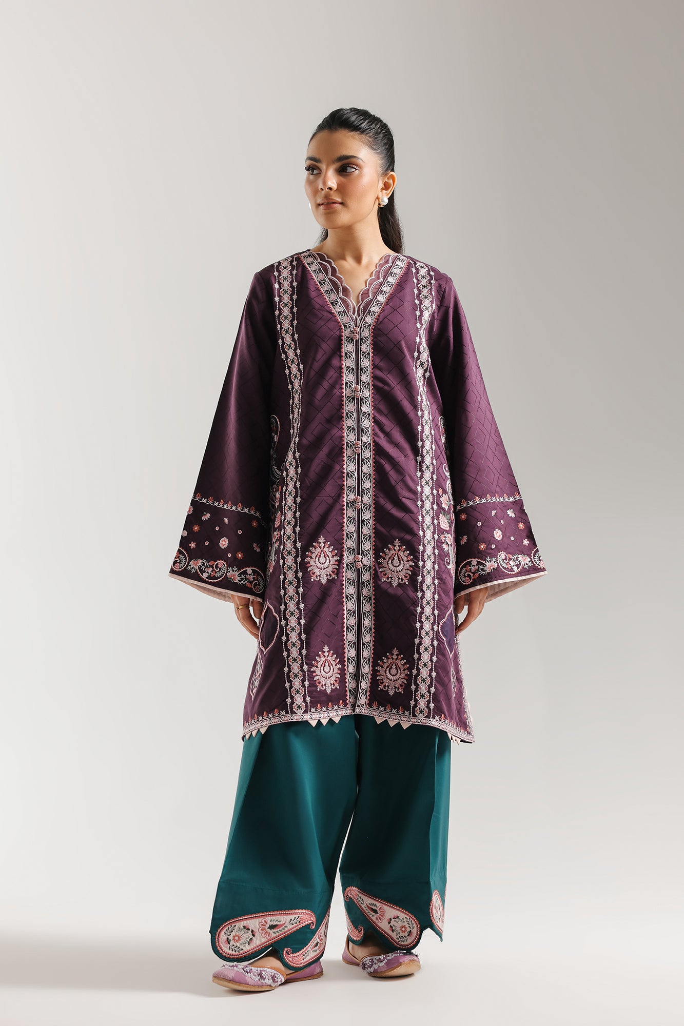 EMBROIDERED SUIT (E4321/103/518)