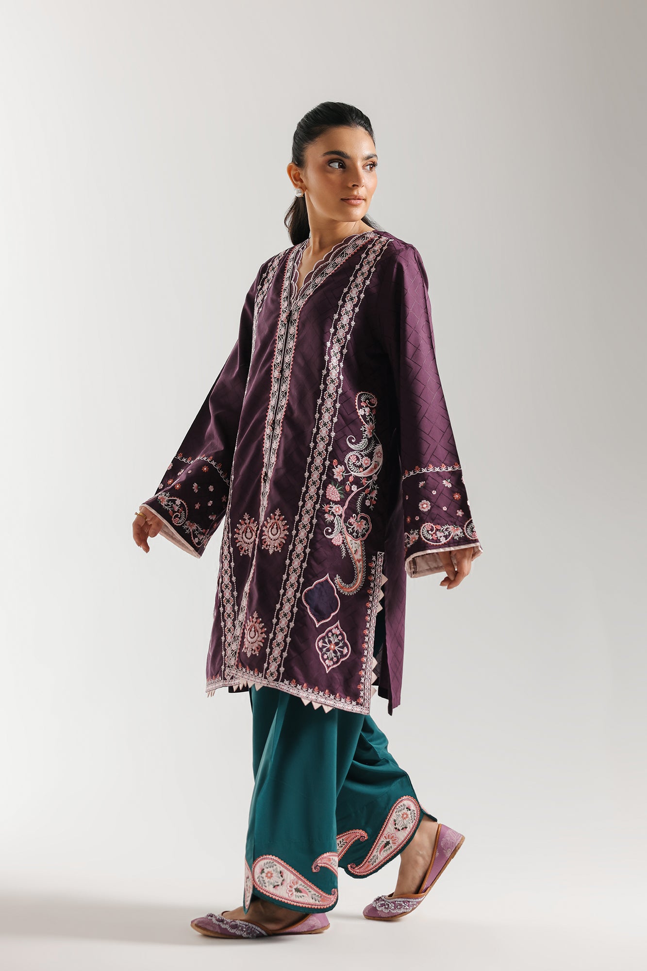 EMBROIDERED SUIT (E4321/103/518)