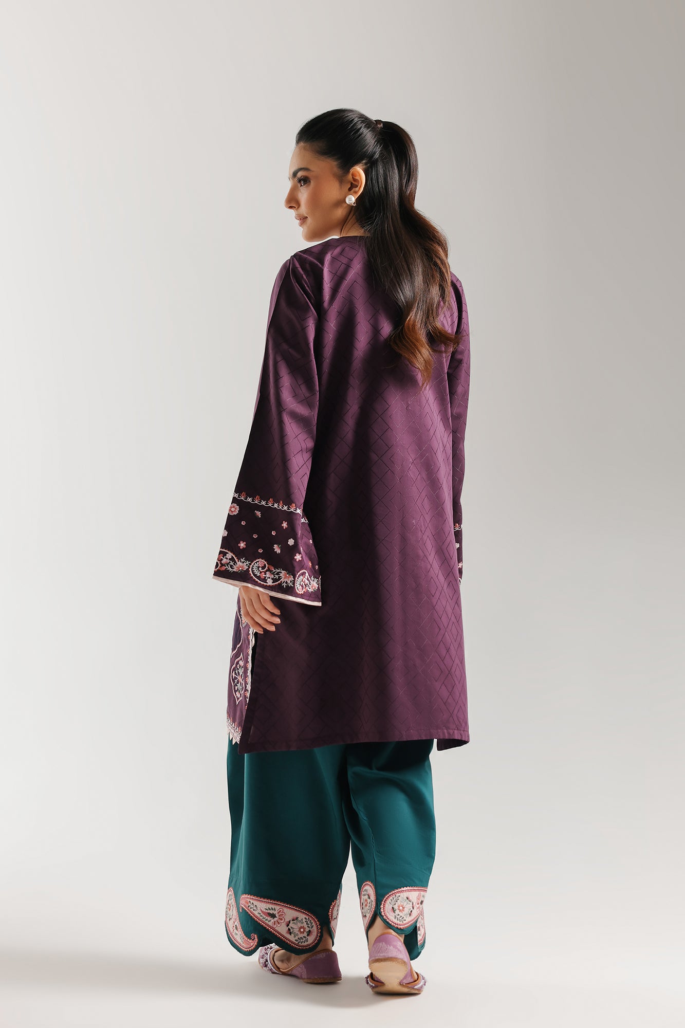 EMBROIDERED SUIT (E4321/103/518)