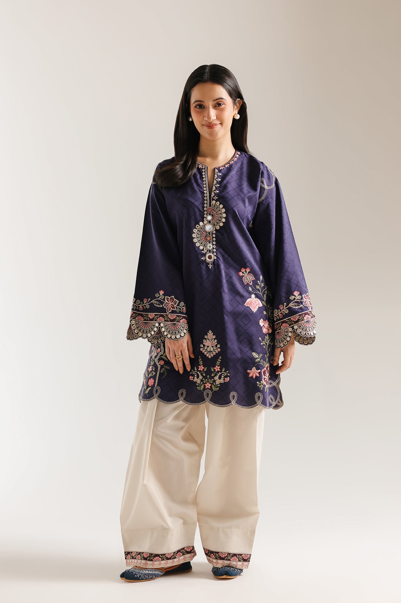EMBROIDERED SUIT (E4323/103/507)