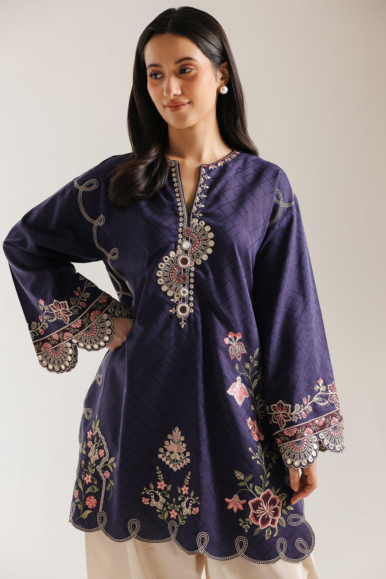 EMBROIDERED SUIT (E4323/103/507)