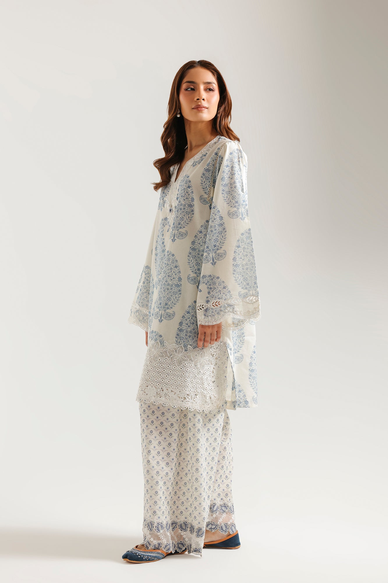 EMBROIDERED SUIT (E4327/103/003)