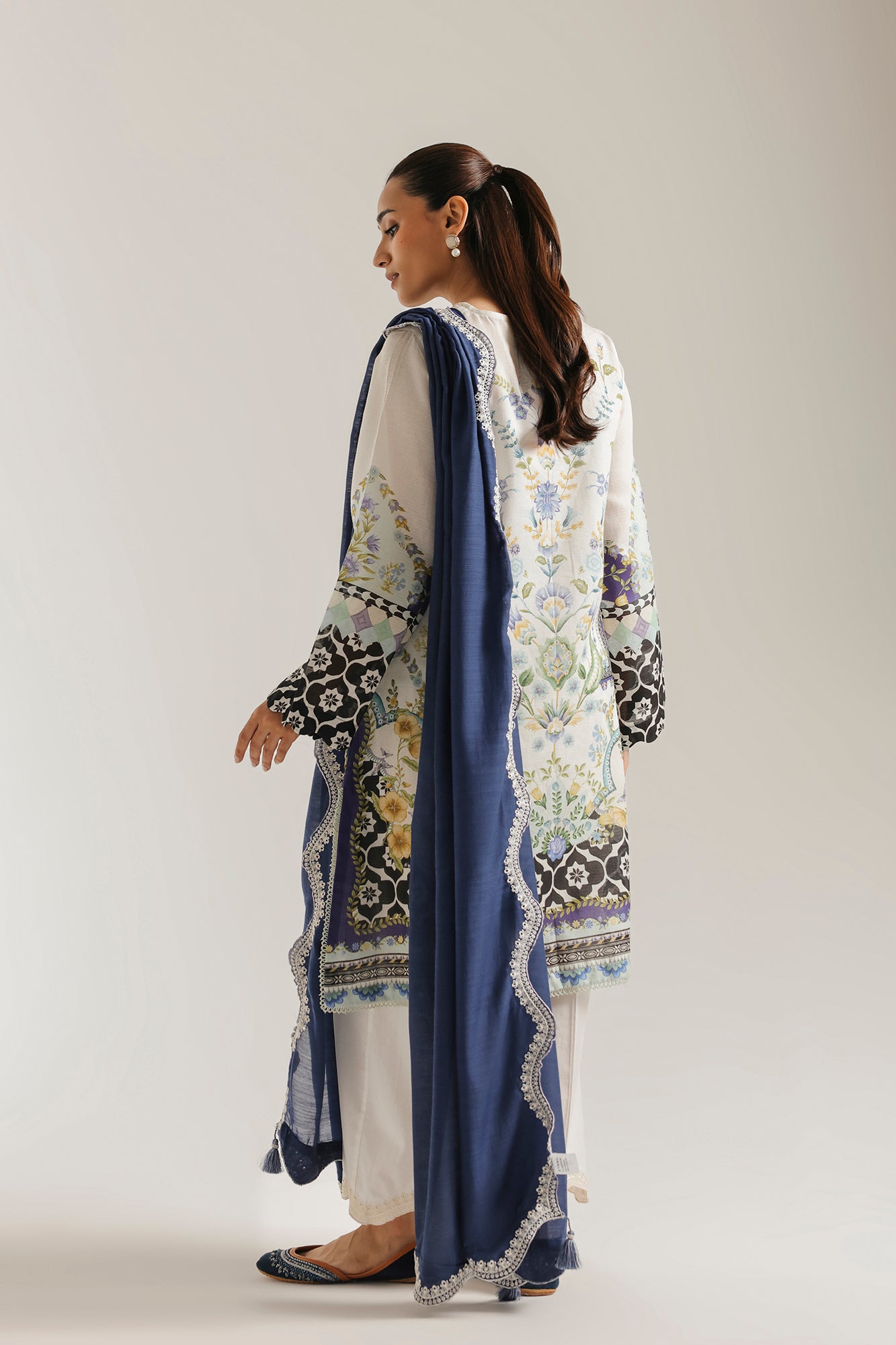 EMBROIDERED SUIT (E4329/103/003)