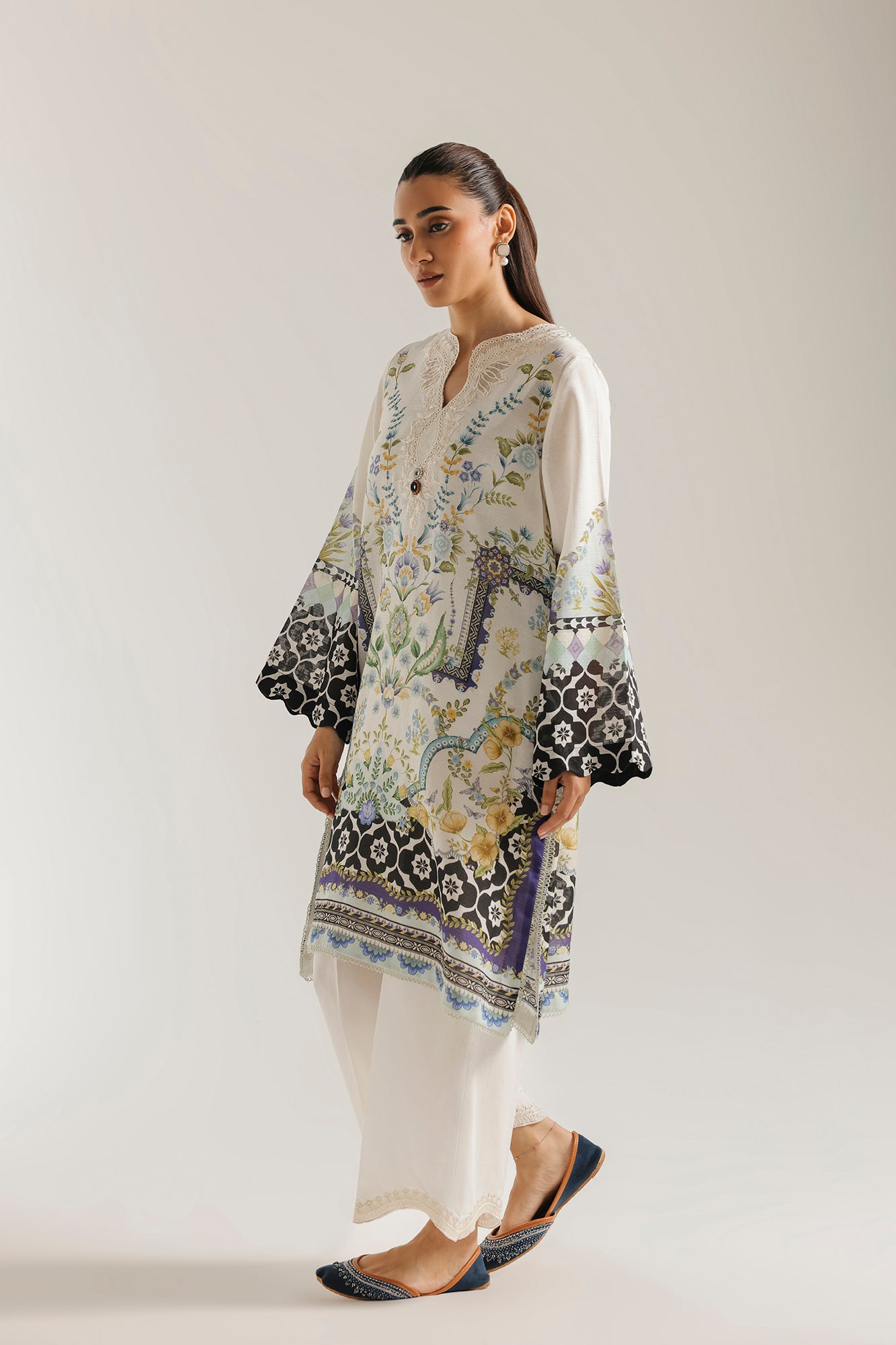 EMBROIDERED SUIT (E4329/103/003)